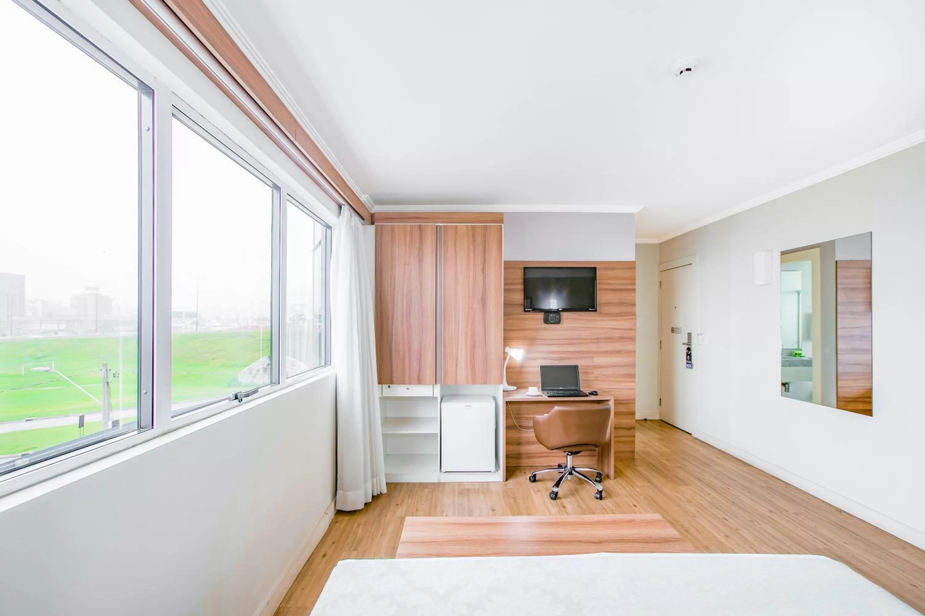 Photo of the whole room in Iate Hotel Centro Florianópolis