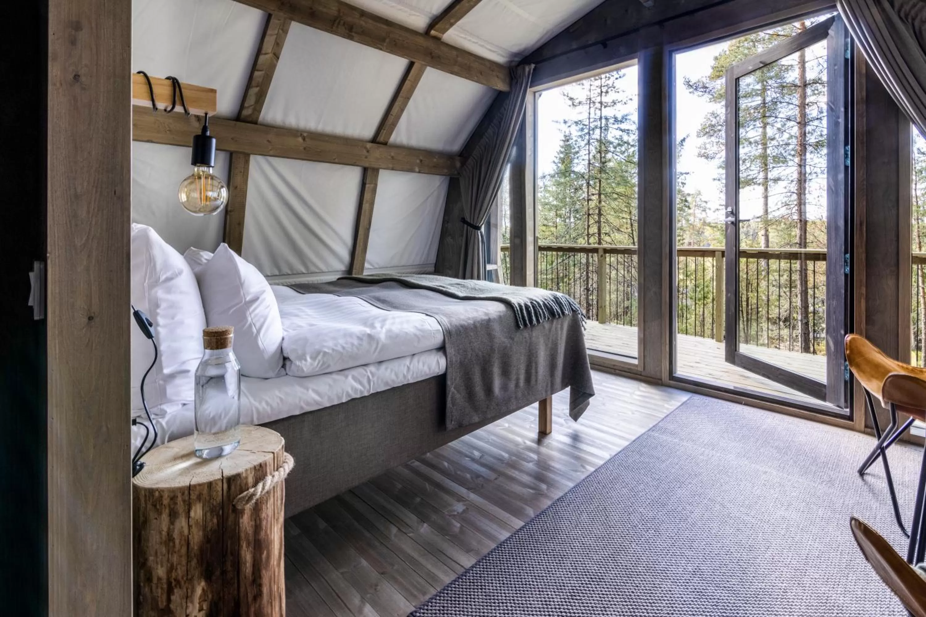 Bed in Haltia Lake Lodge nature boutique hotel & glamping
