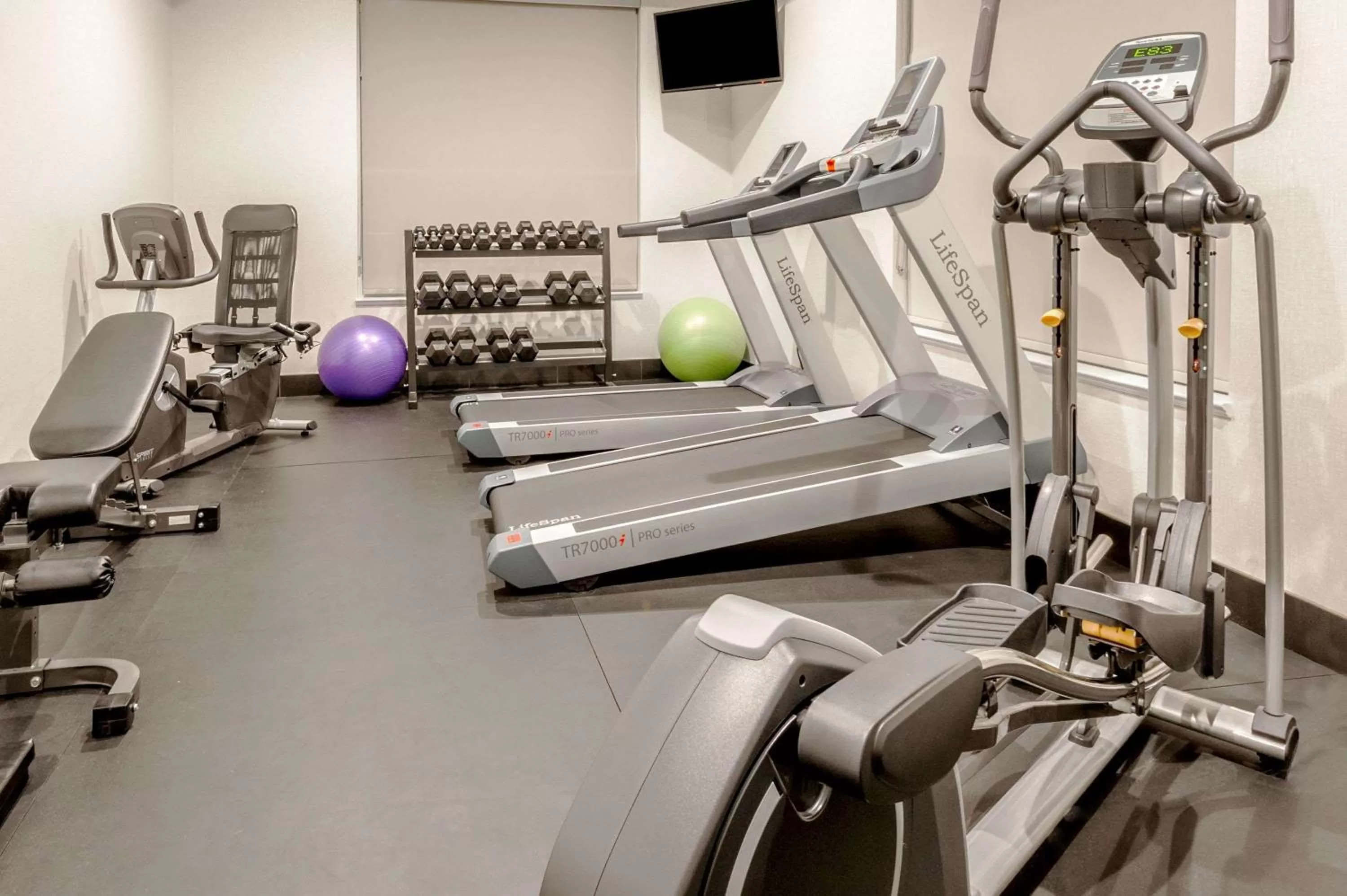 Fitness centre/facilities in Ramada by Wyndham Moose Jaw