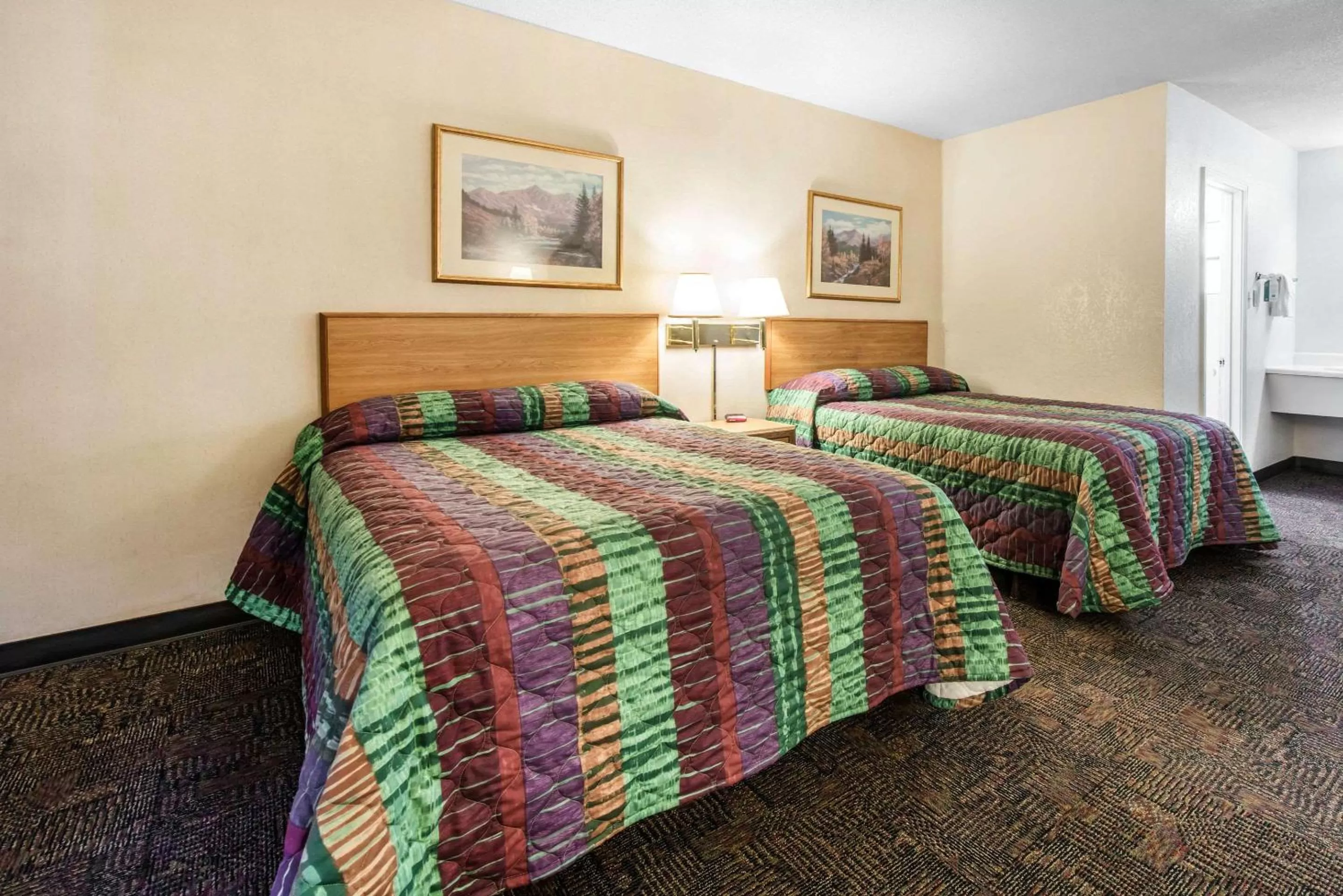 Photo of the whole room, Bed in Rodeway Inn & Suites Colorado Springs