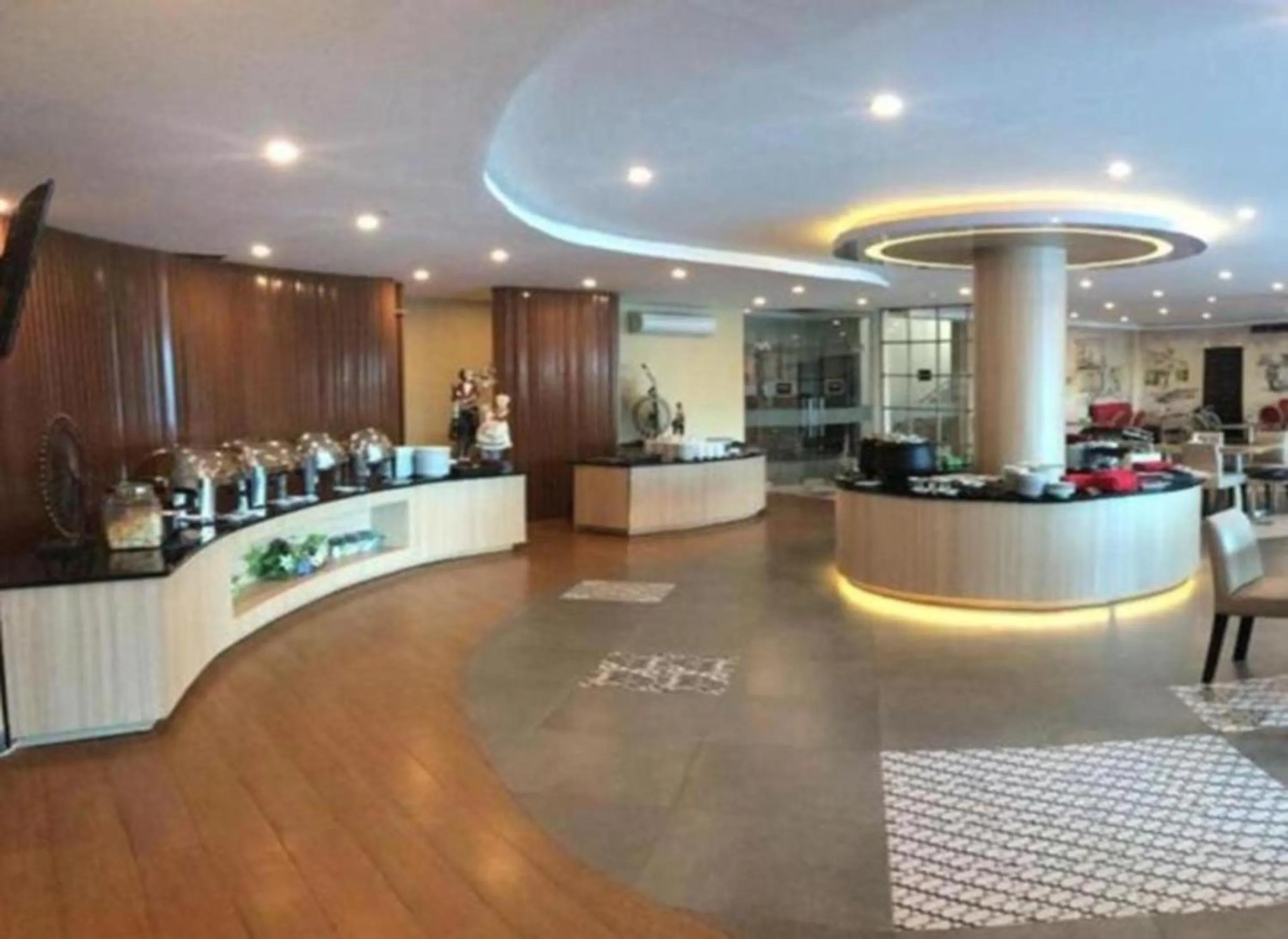 Restaurant/places to eat in Hotel MJ