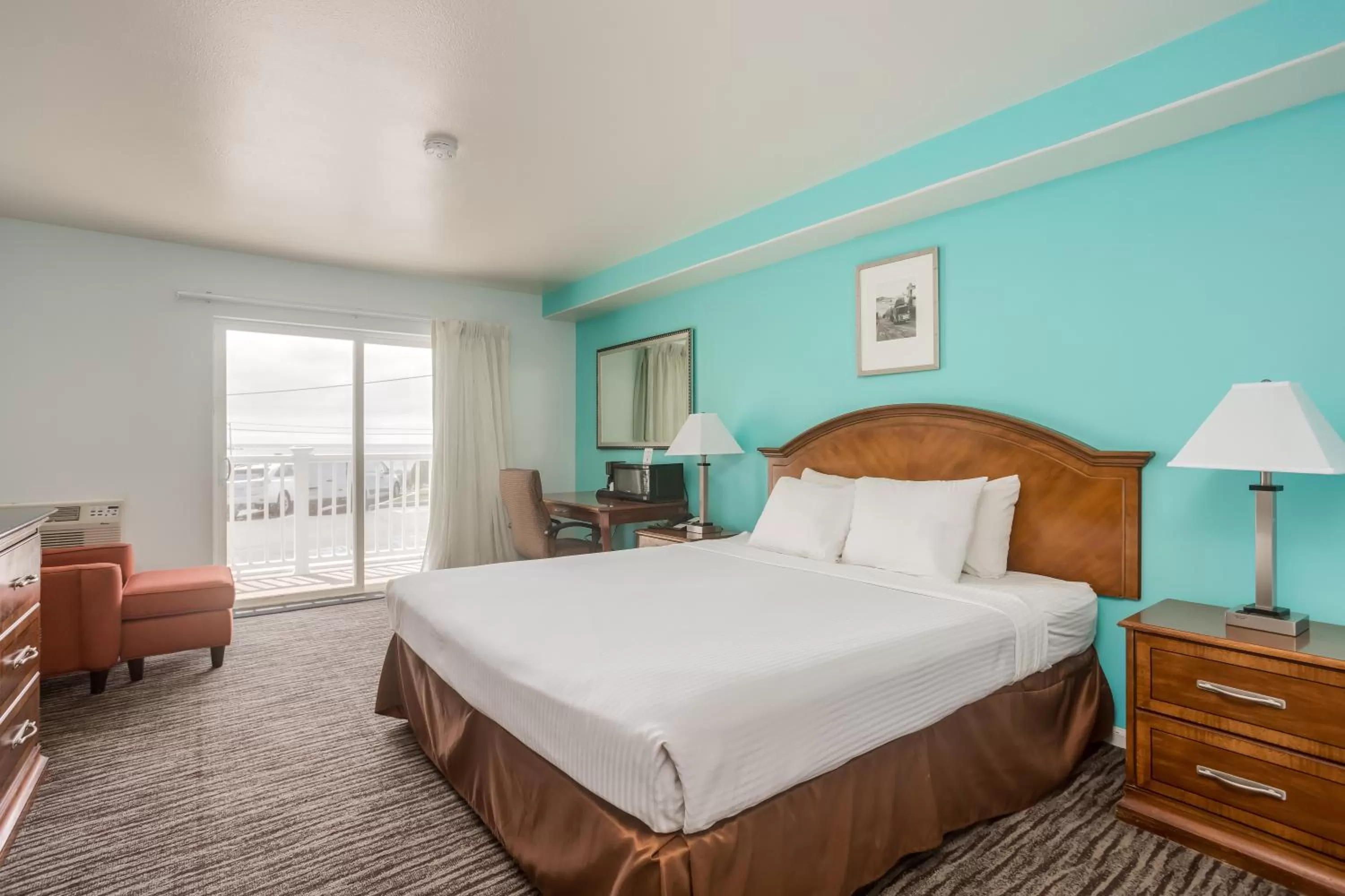 Photo of the whole room, Bed in Pacifica Beach Hotel