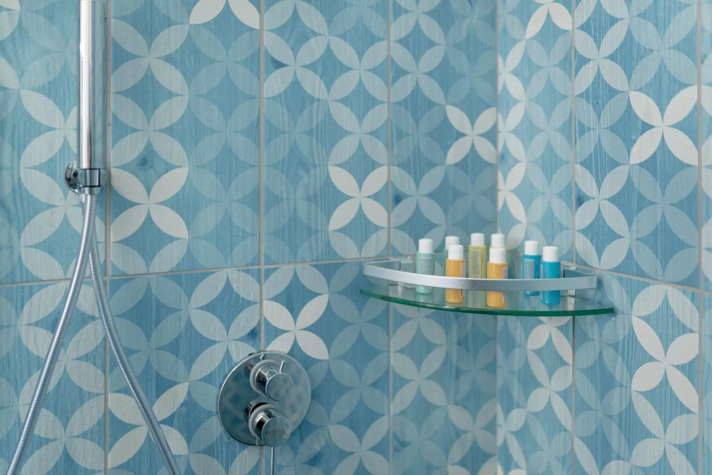 Shower in Poseidonia Rooms