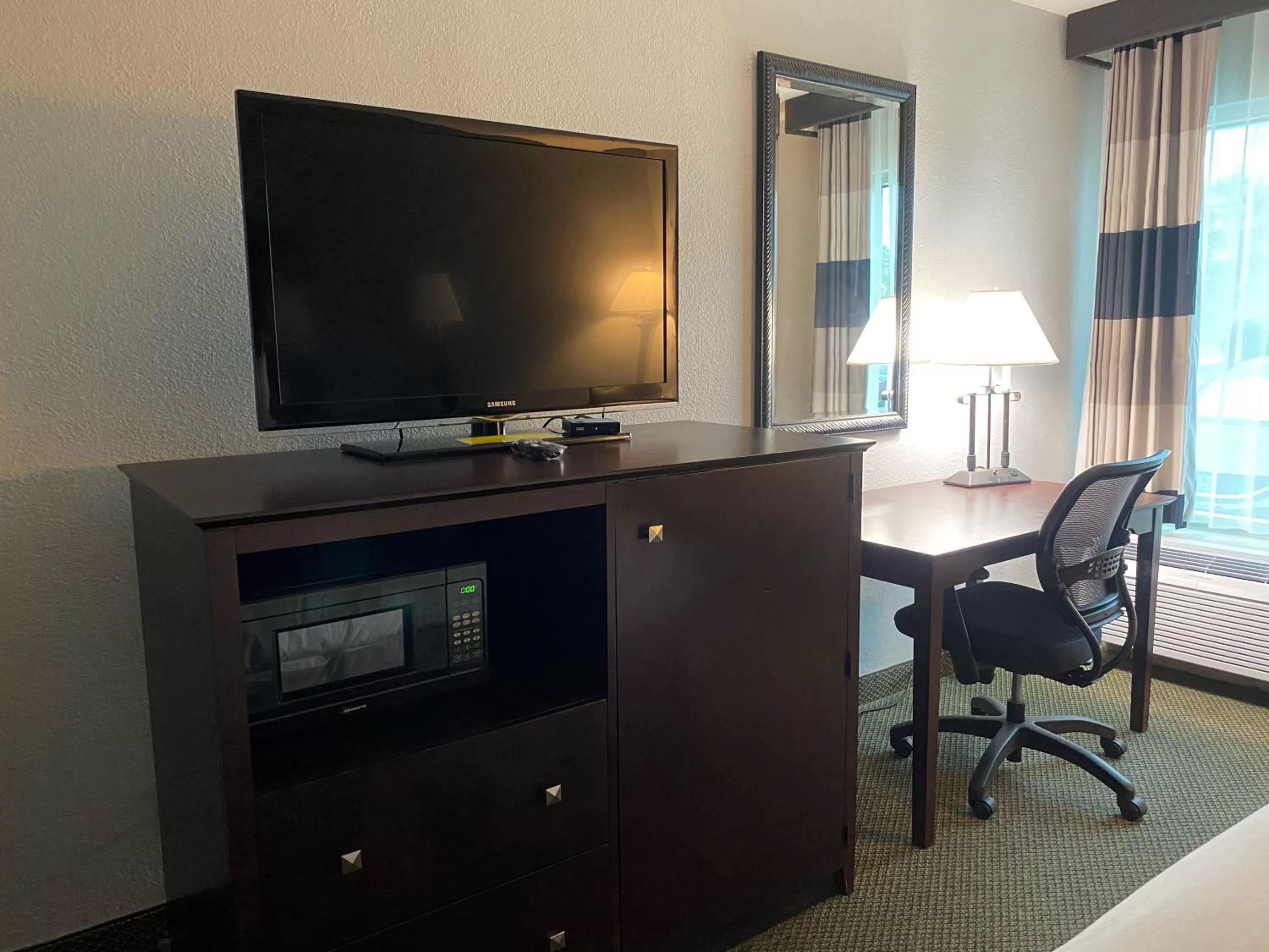 TV and multimedia in Ramada by Wyndham Luling