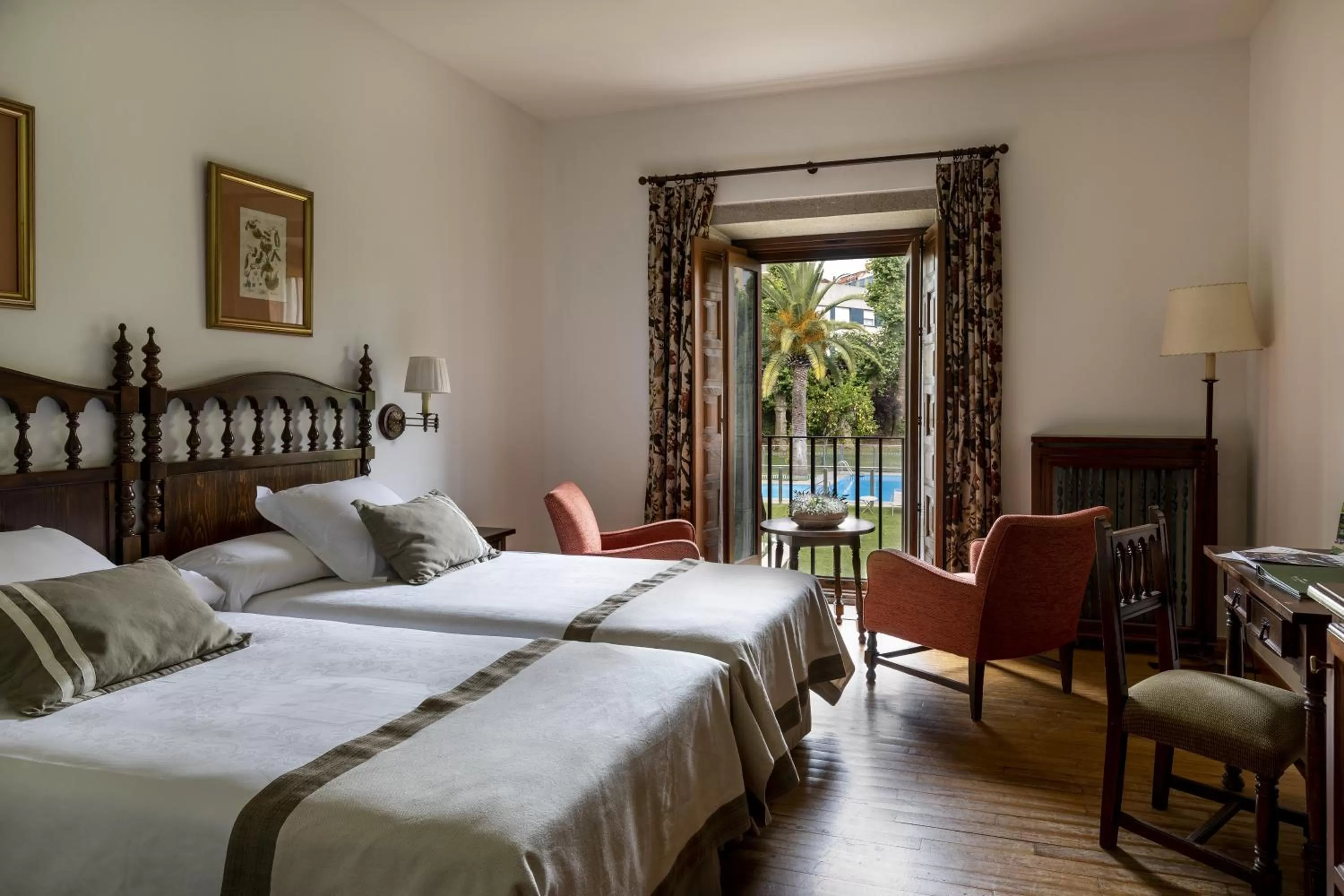 Photo of the whole room, Bed in Parador de Cambados