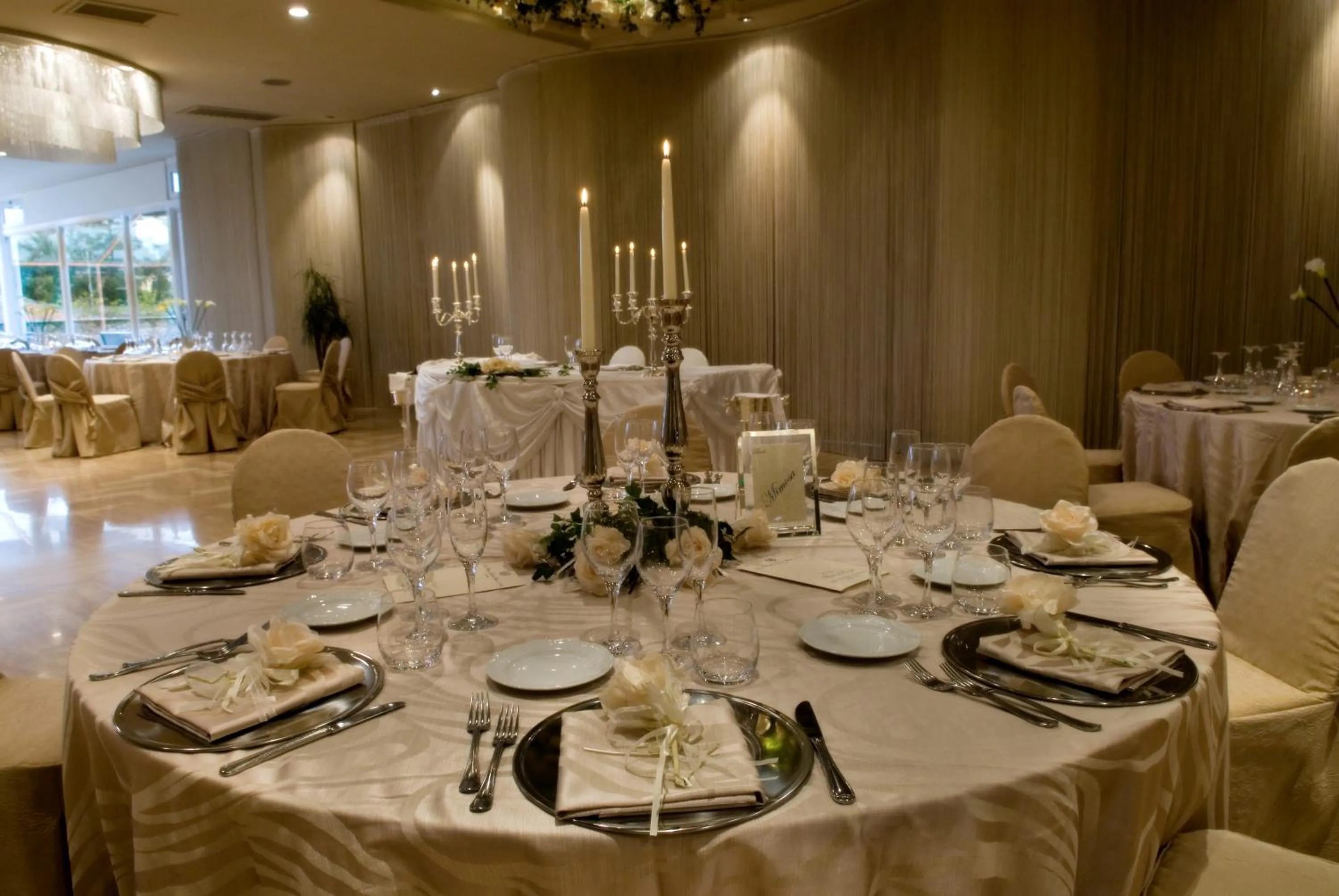 Restaurant/places to eat in Sant Alphio Garden Hotel & SPA