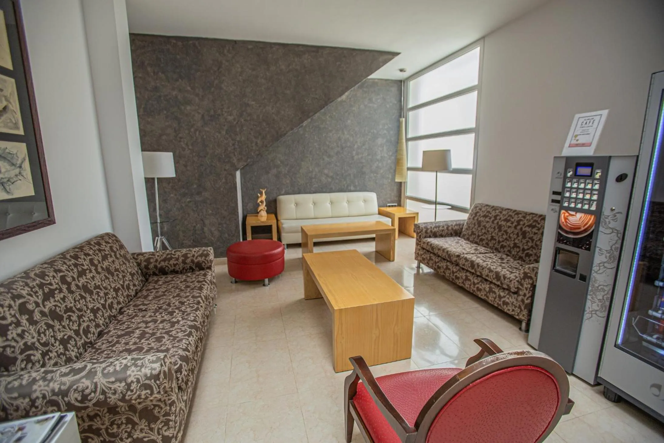 Communal lounge/ TV room in Hotel Adiafa