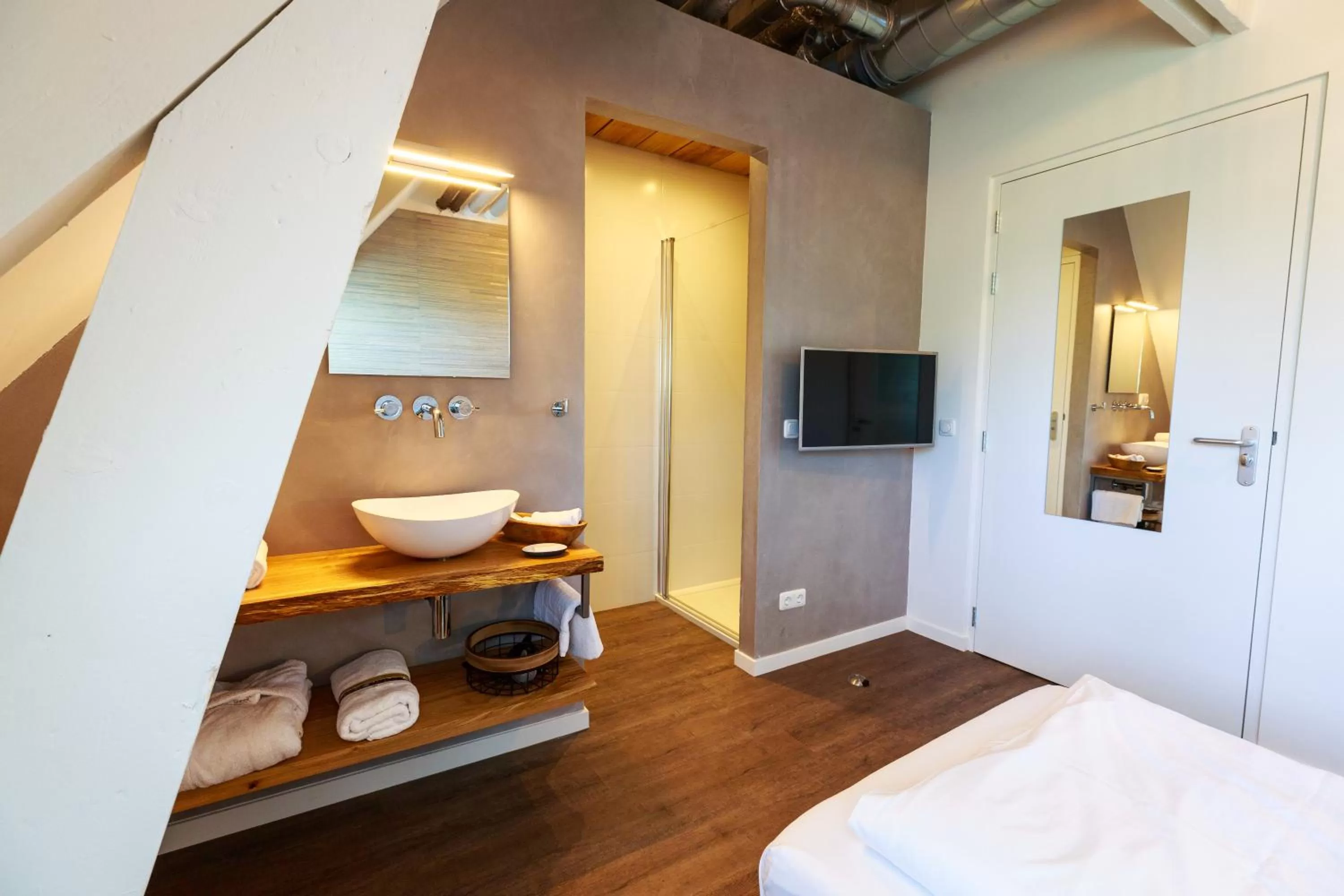 Shower, Bed in B&B Landgoed De Grote Beek