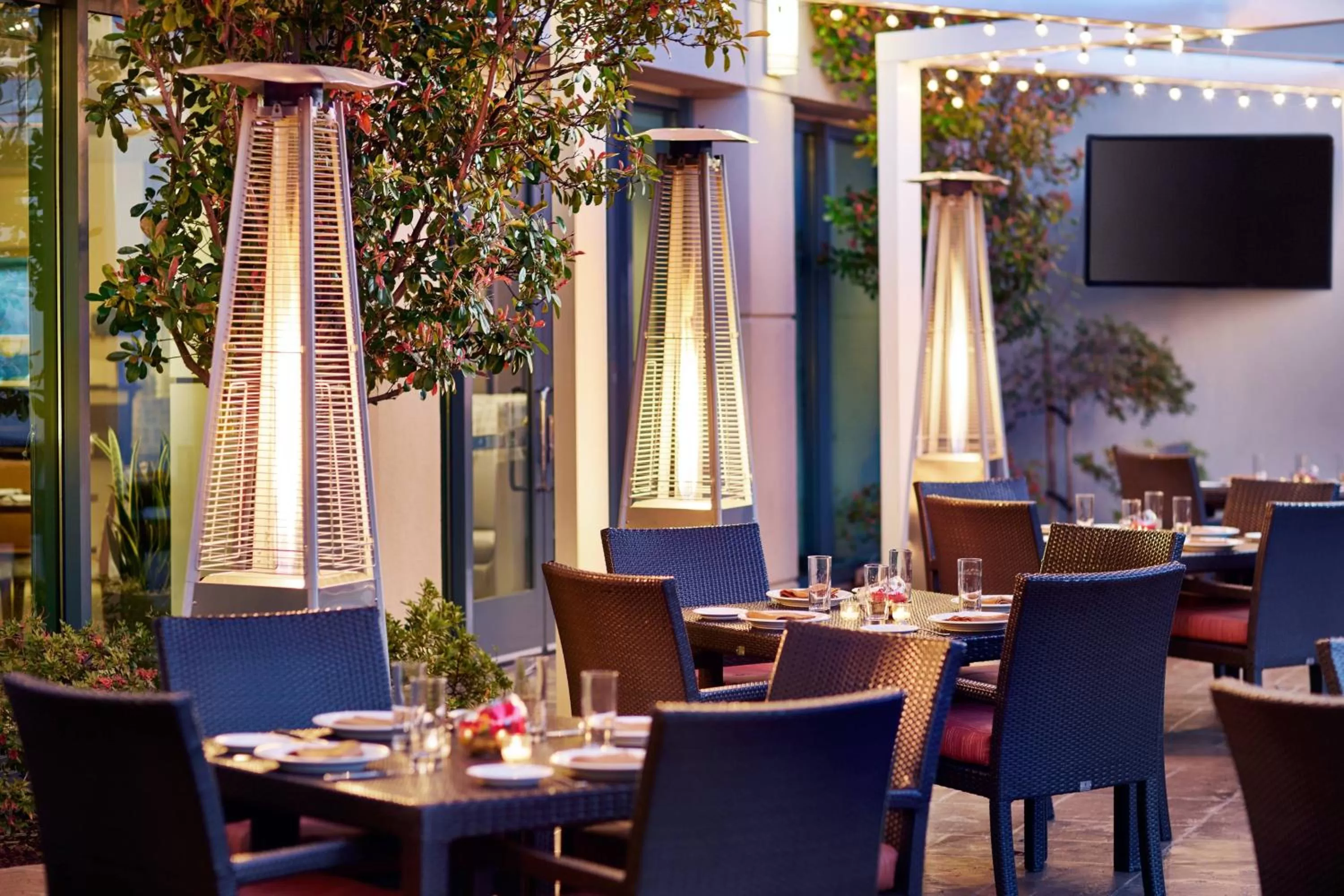 Restaurant/places to eat in Renaissance Walnut Creek Hotel