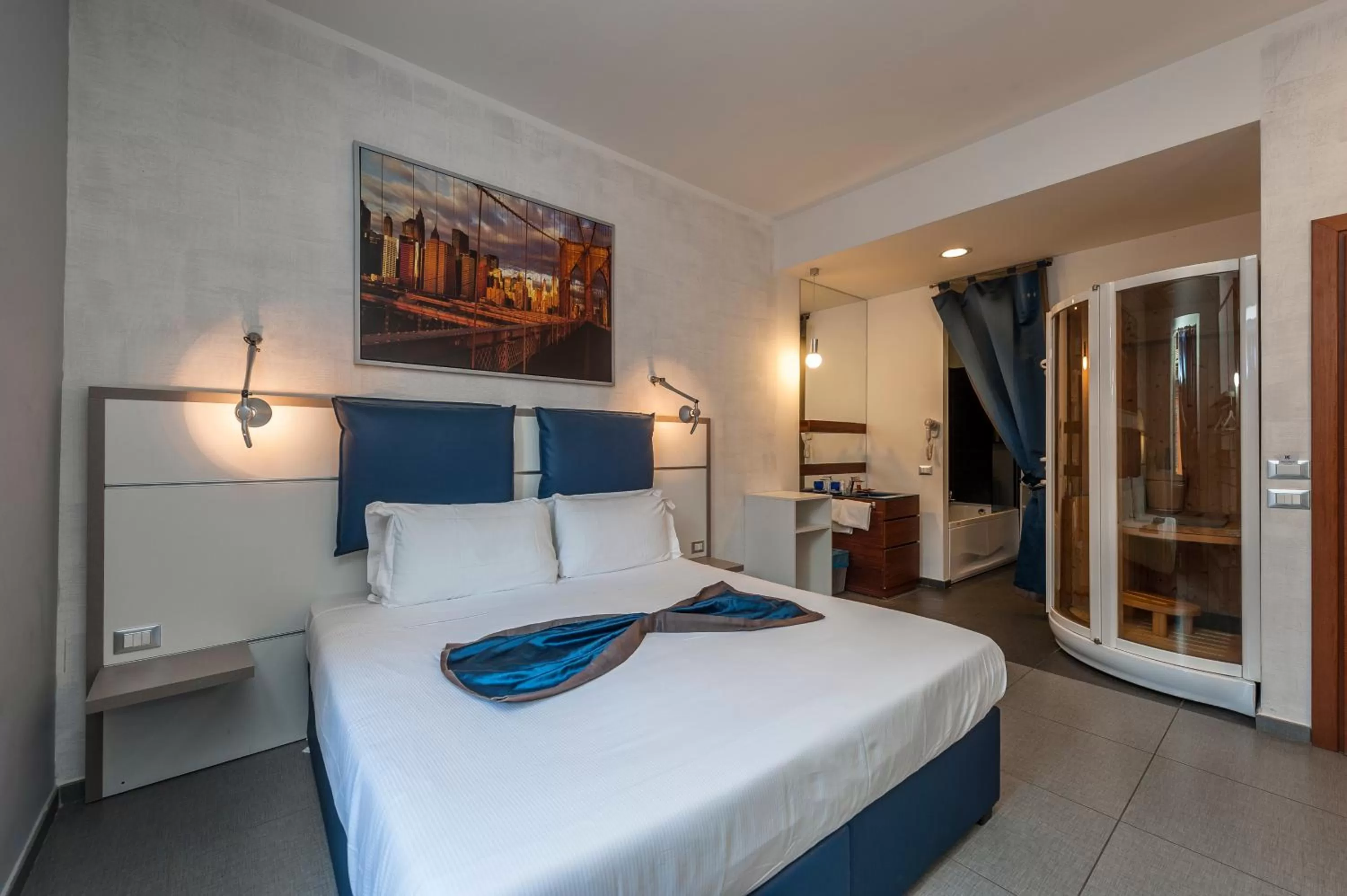 cot, Bed in Hotel California