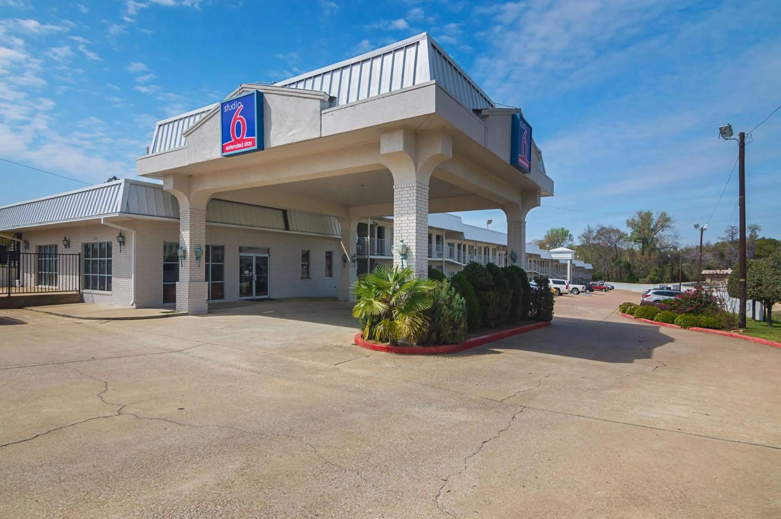 Property building in Studio 6-Tyler, TX