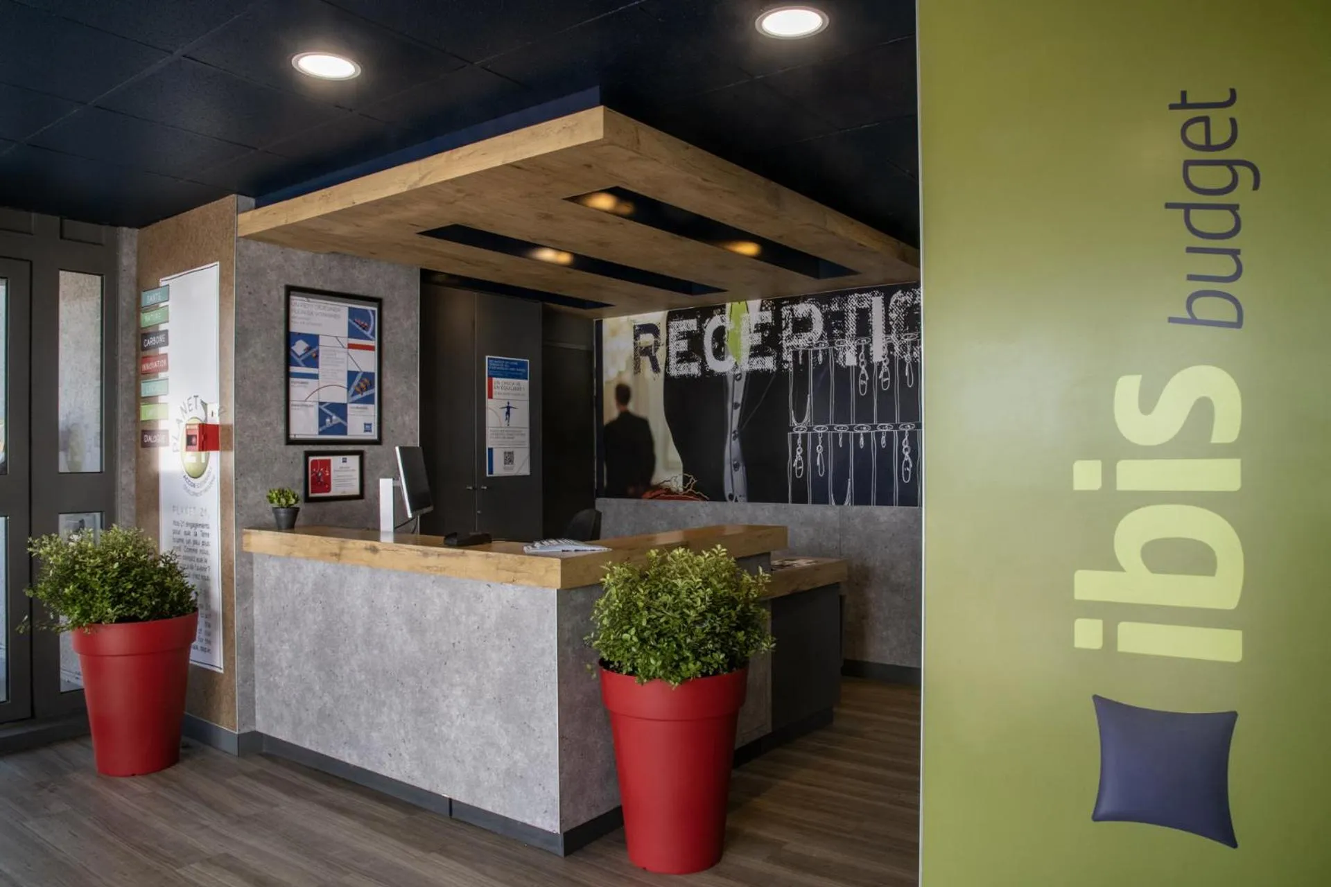 Lobby or reception in ibis budget Menton Bord de Mer