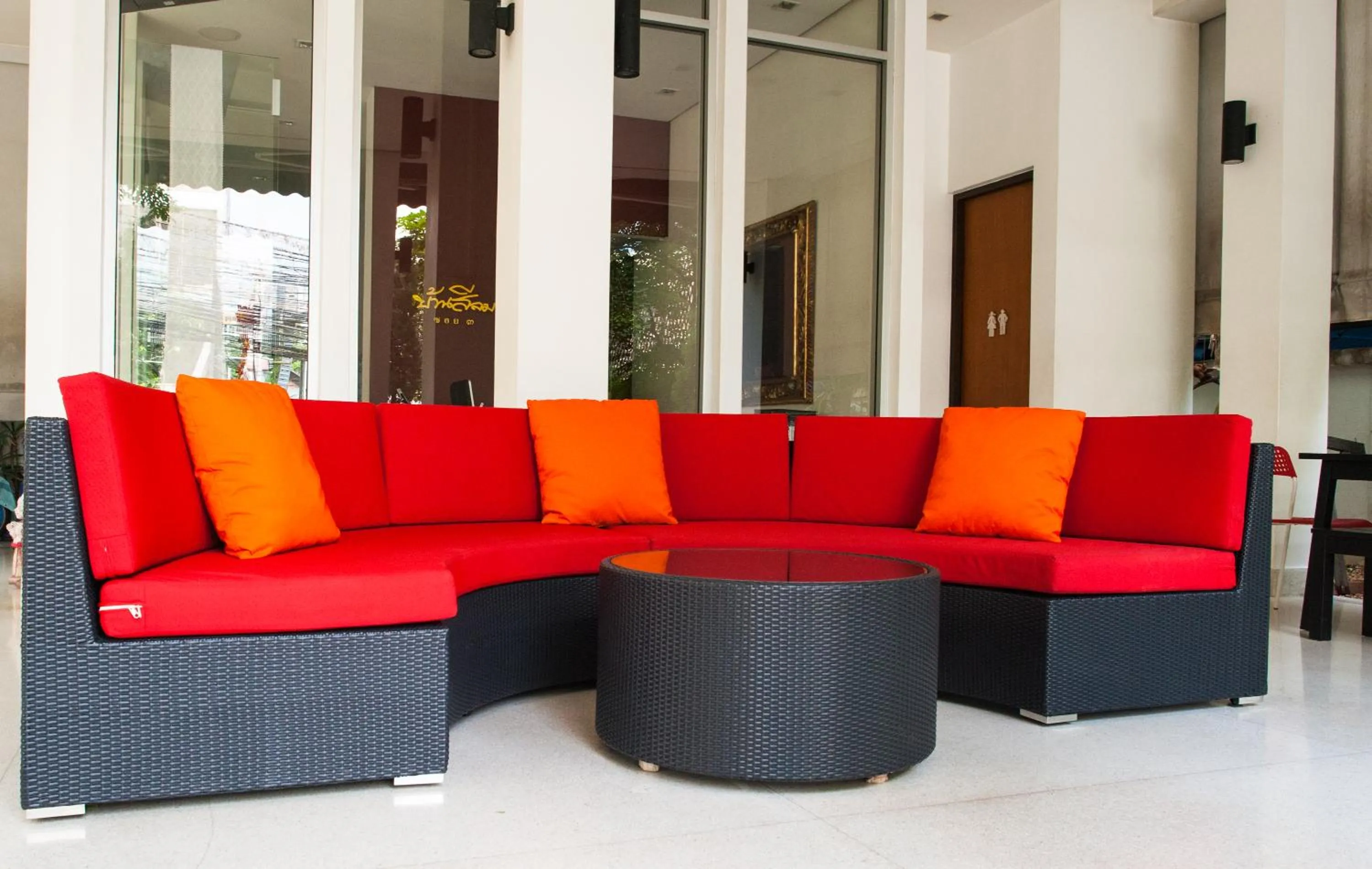 Area and facilities in Baansilom Soi 3