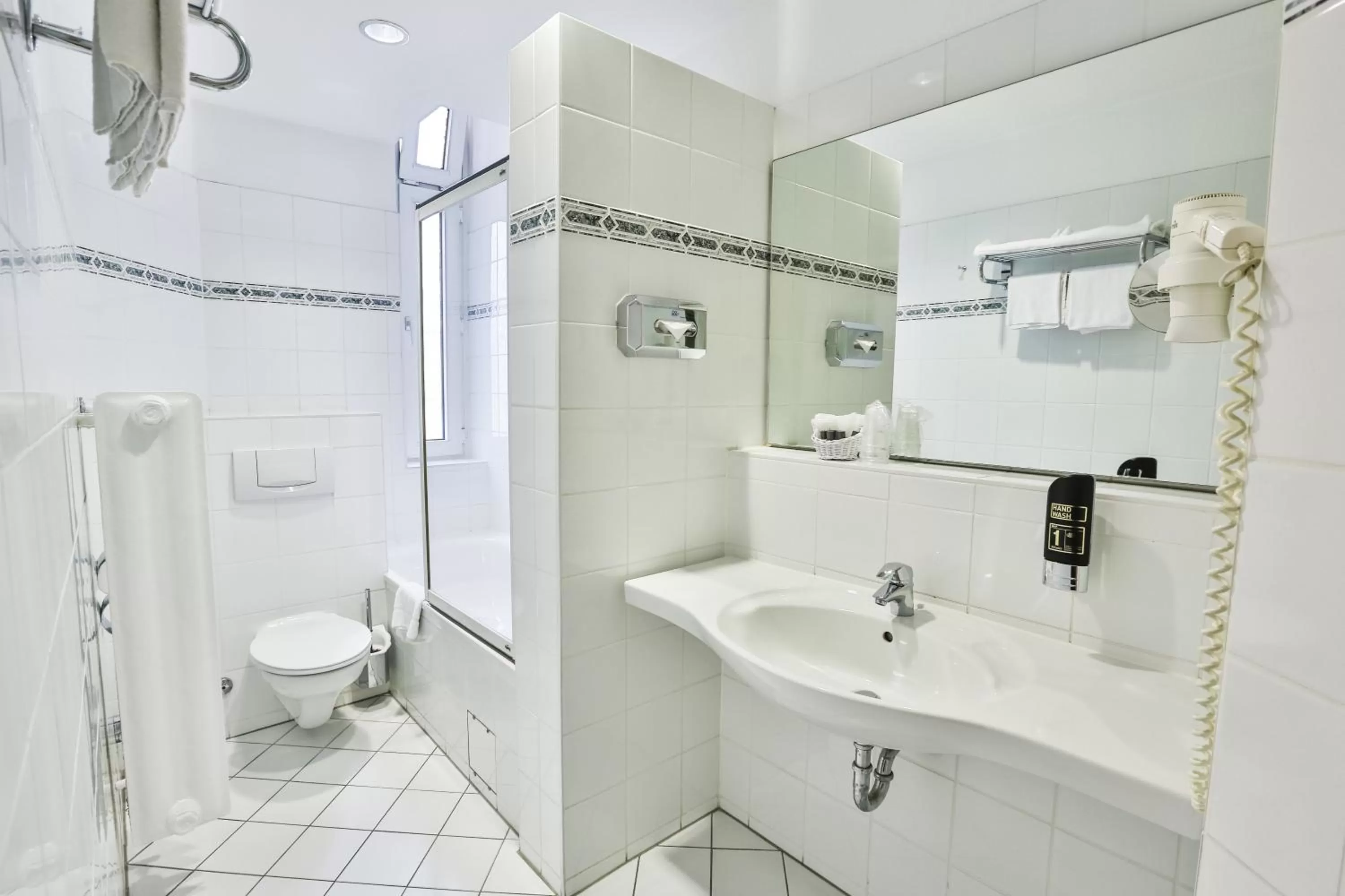 Bathroom in Centro Hotel National Frankfurt City, Trademark Collection by Wyndham