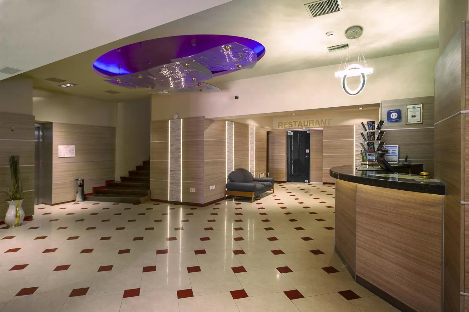 Lobby or reception in Hotel Akord - Free Parking & Metro Access