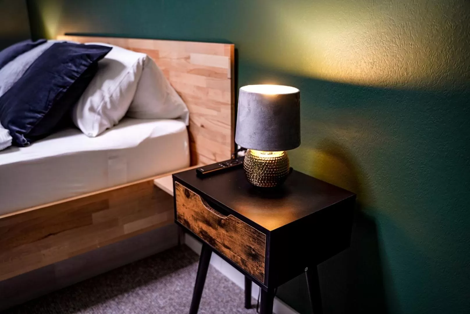 Decorative detail, Bed in Hotel Residenz Luxury - Outletcity - Parken - Klima - 24h Check-In