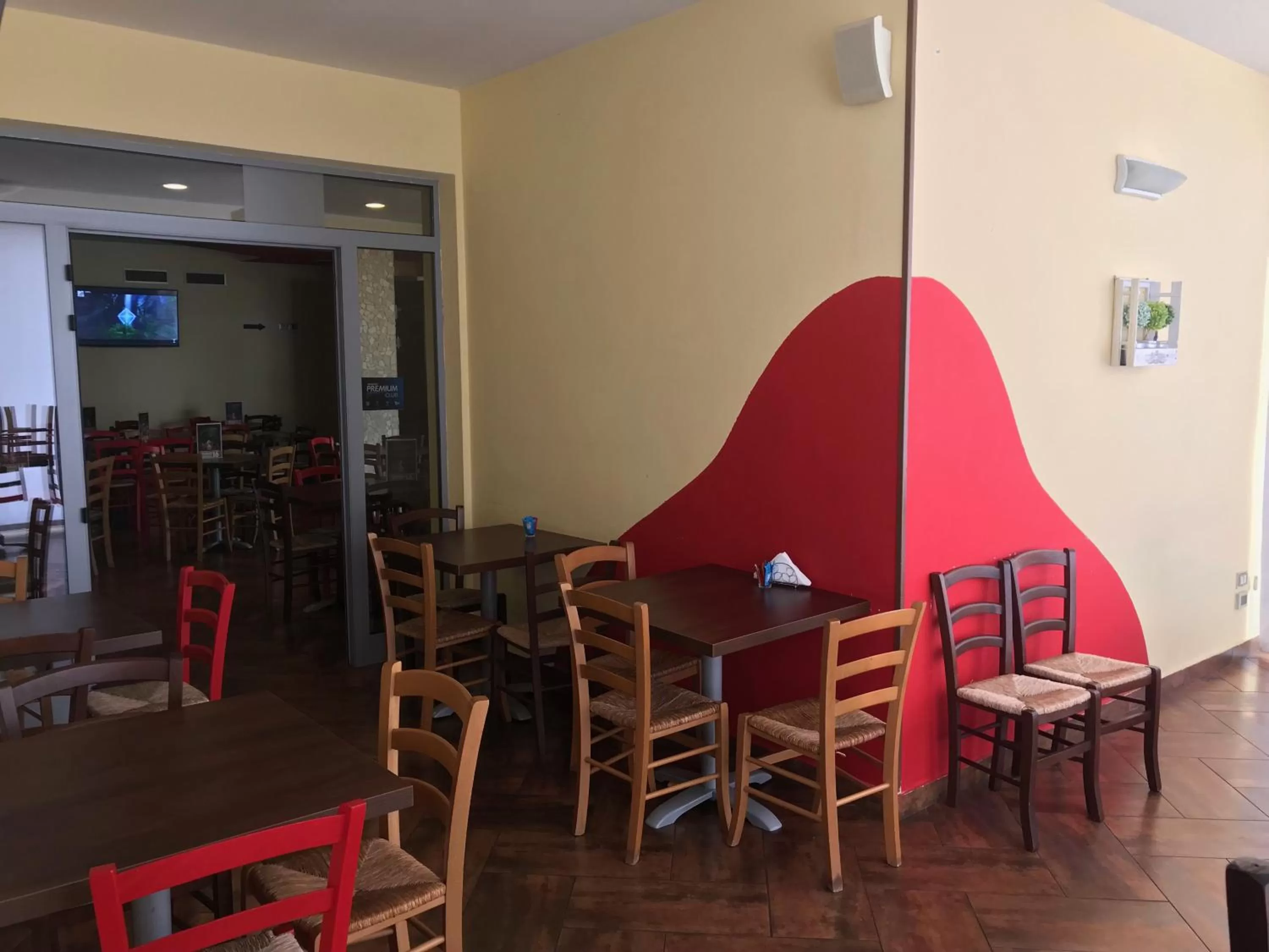 Restaurant/places to eat in Rosso Di Sera