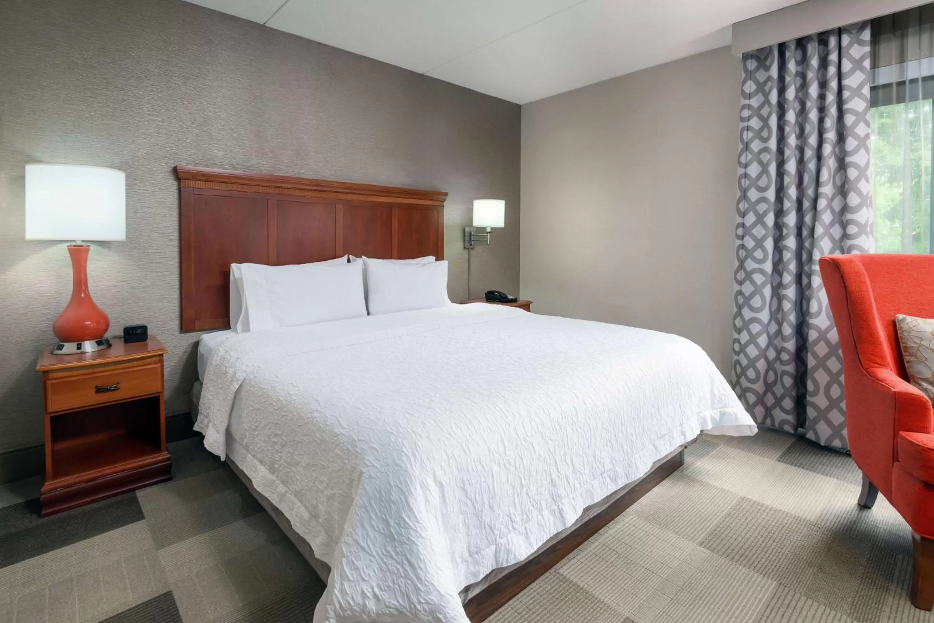 Bed in Hampton Inn Danbury