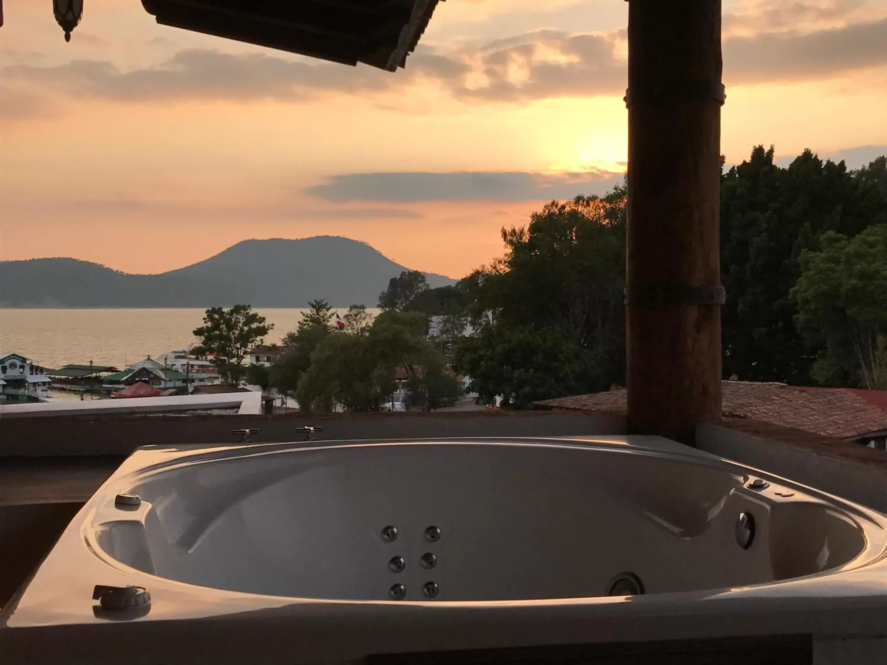 King Suite with Spa Bath in Hotel puesta del sol King Suite with Spa Bath in Hotel puesta del sol