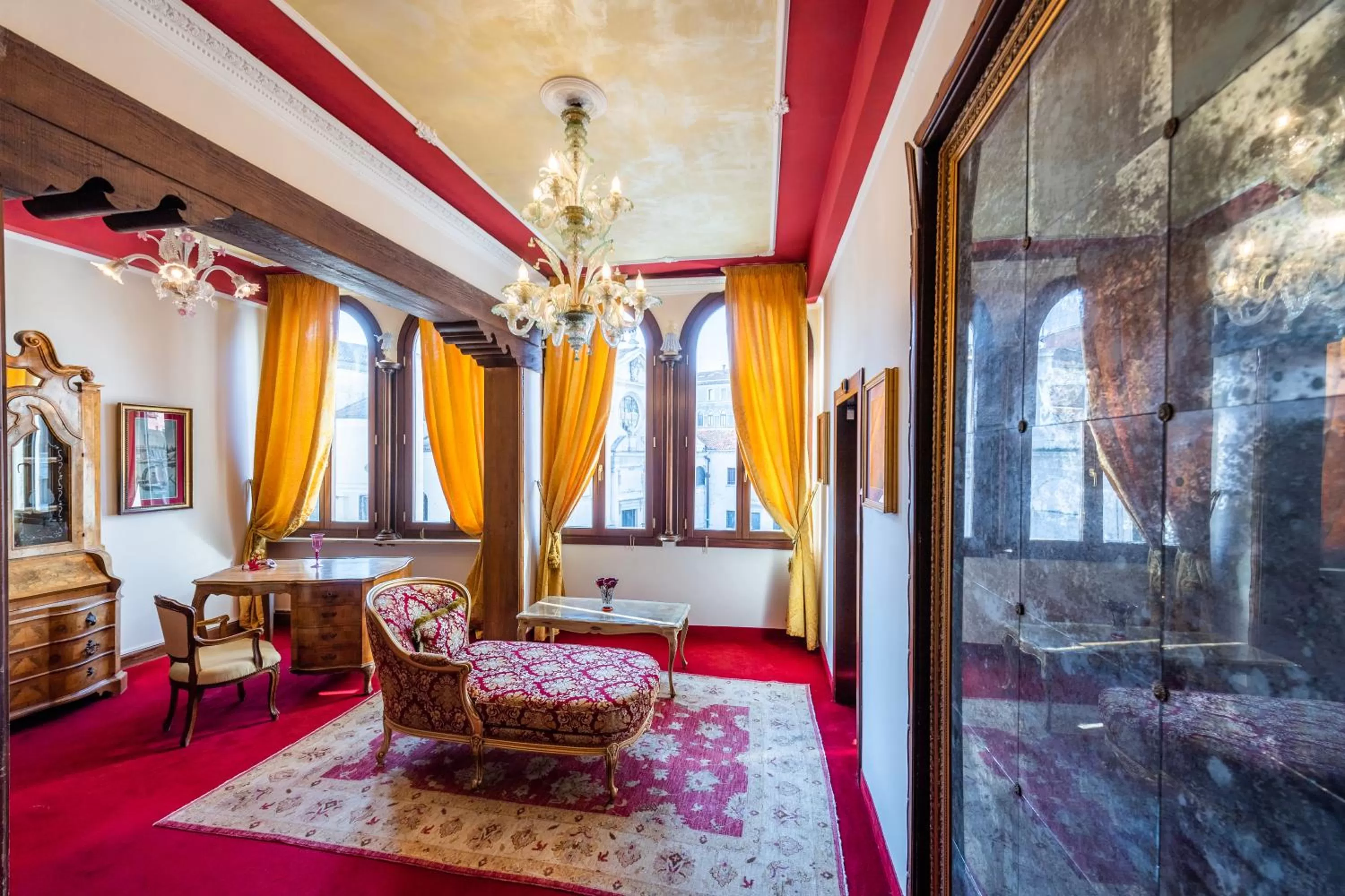 Communal lounge/ TV room in Hotel Scandinavia - Relais