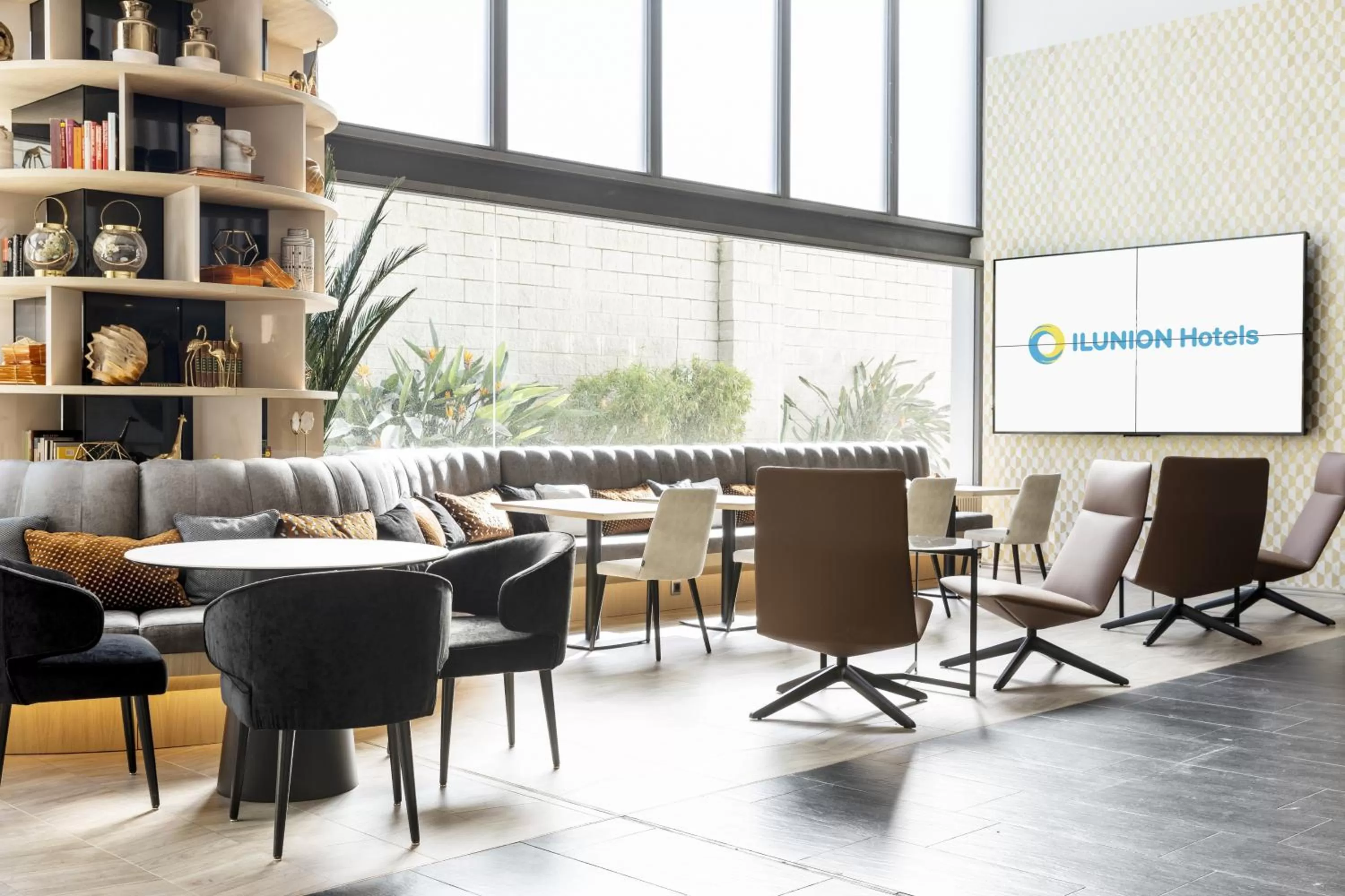 Lobby or reception in Ilunion Barcelona