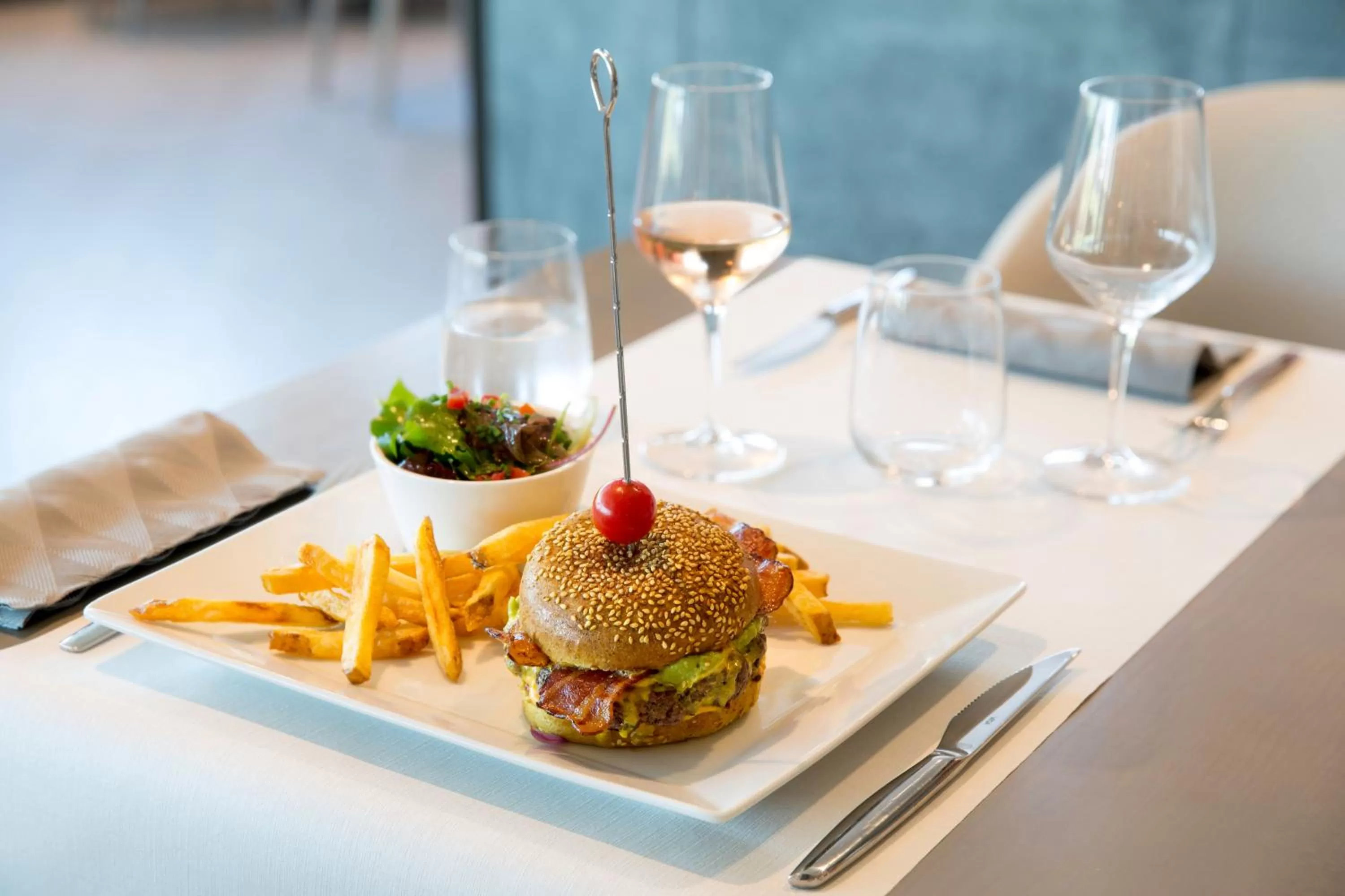 Food and drinks in Best Western Plus Hôtel Escapade Senlis