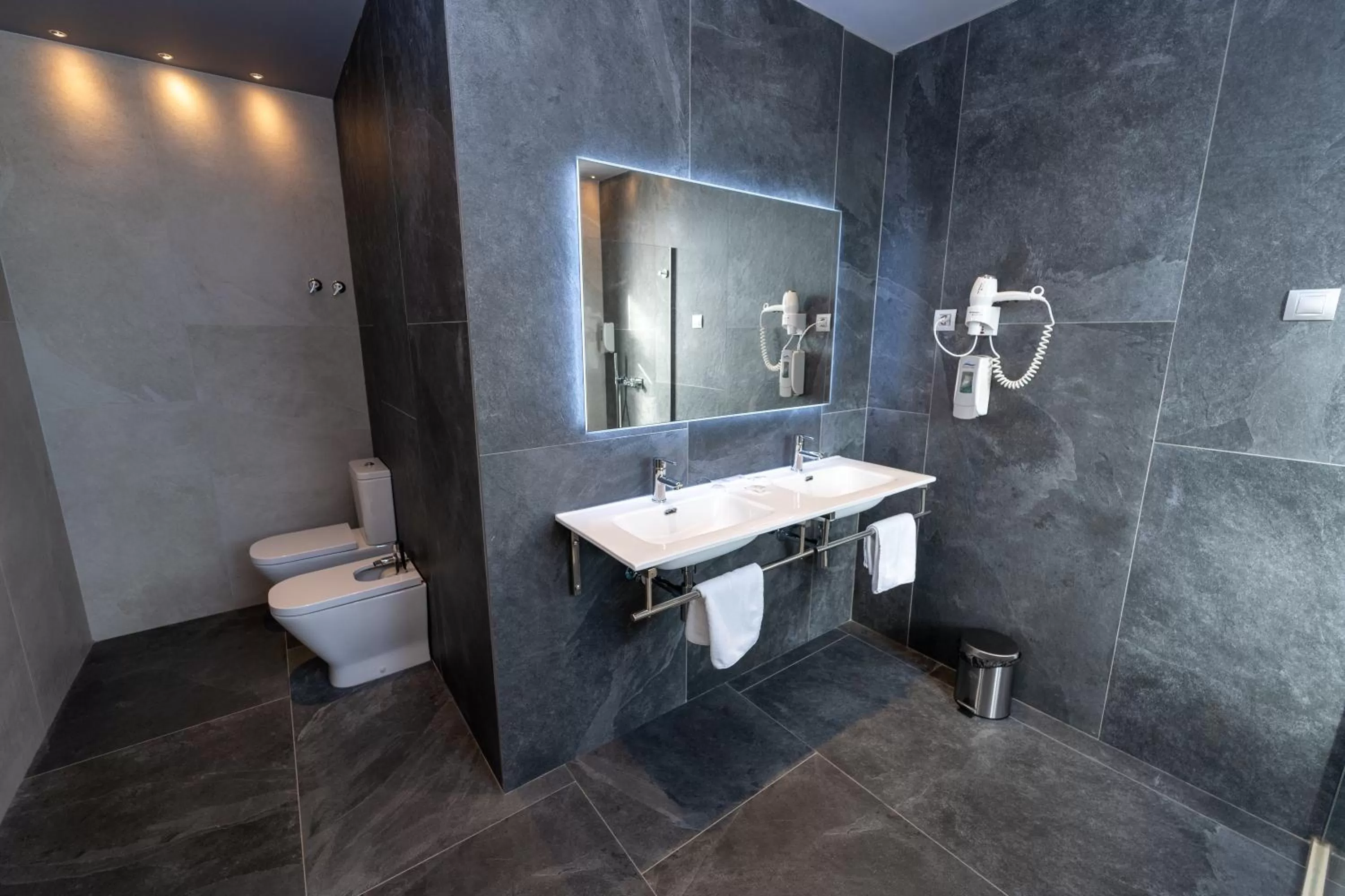 Bathroom in Hotel Seminario Aeropuerto Bilbao