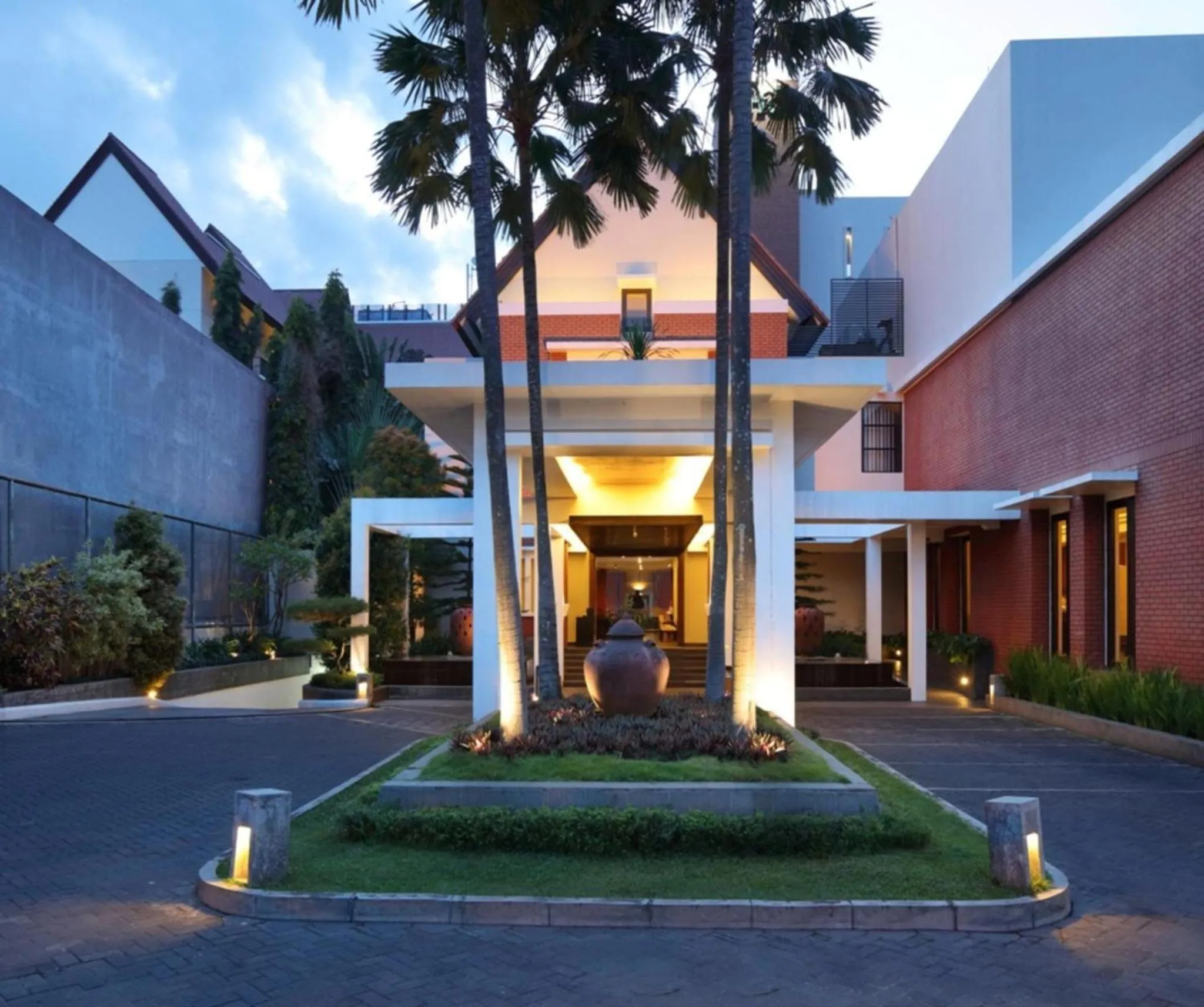 Facade/entrance in Hotel Santika Premiere Malang