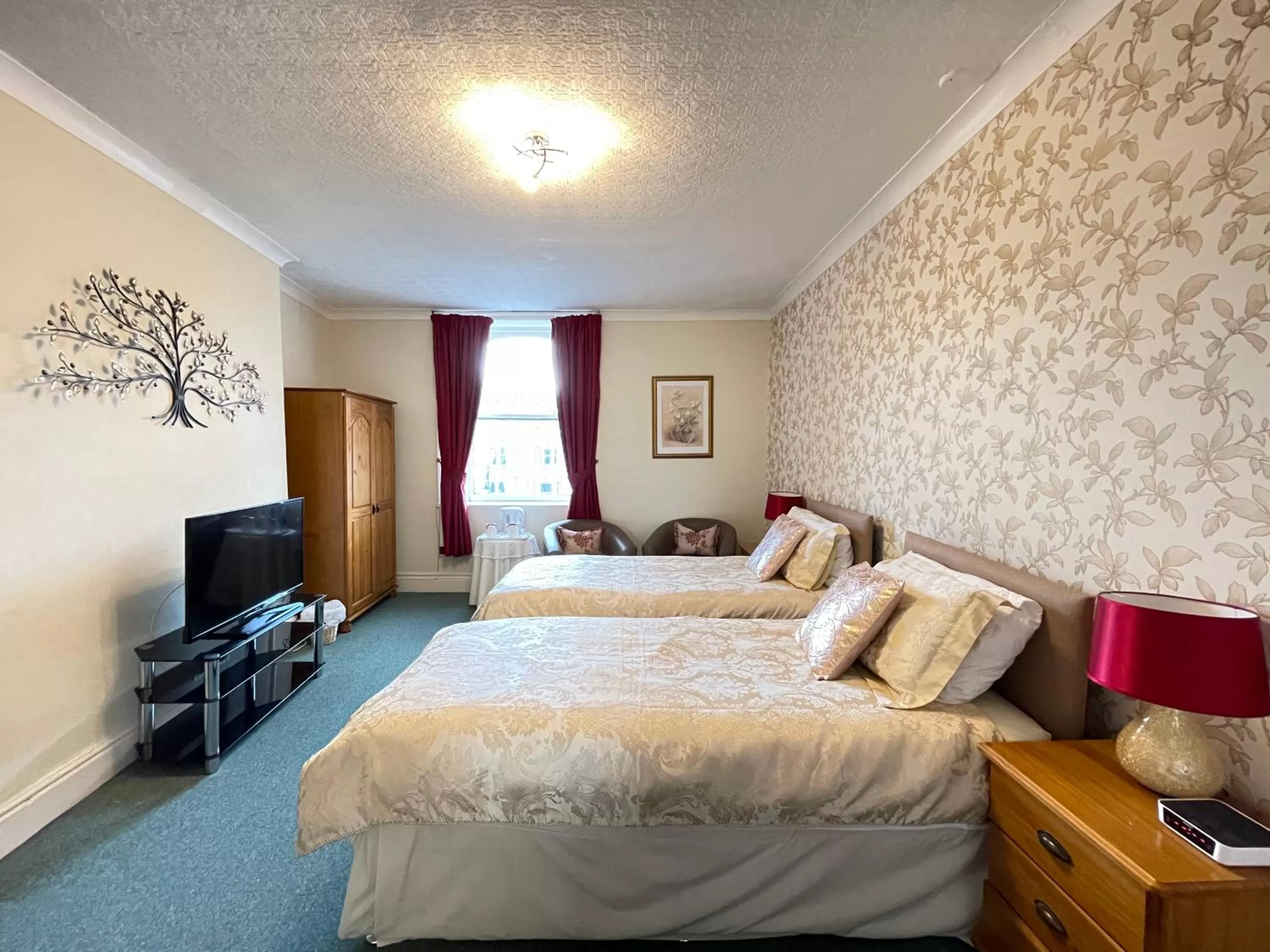 Bedroom, Bed in White Court Llandudno