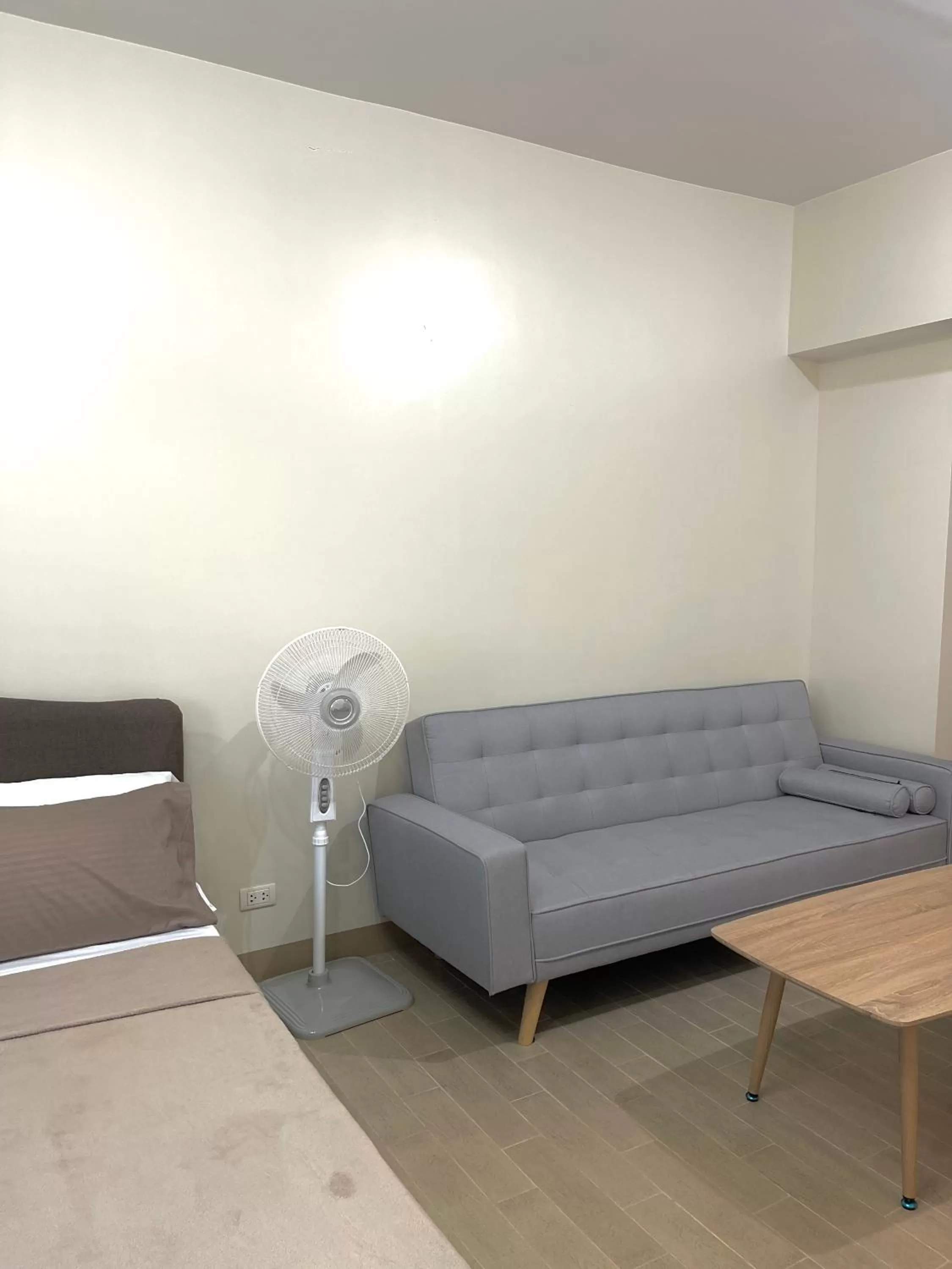 Living room, Seating Area in Cubao, Quezon City Condo Staycation (wifi and netflix ready)