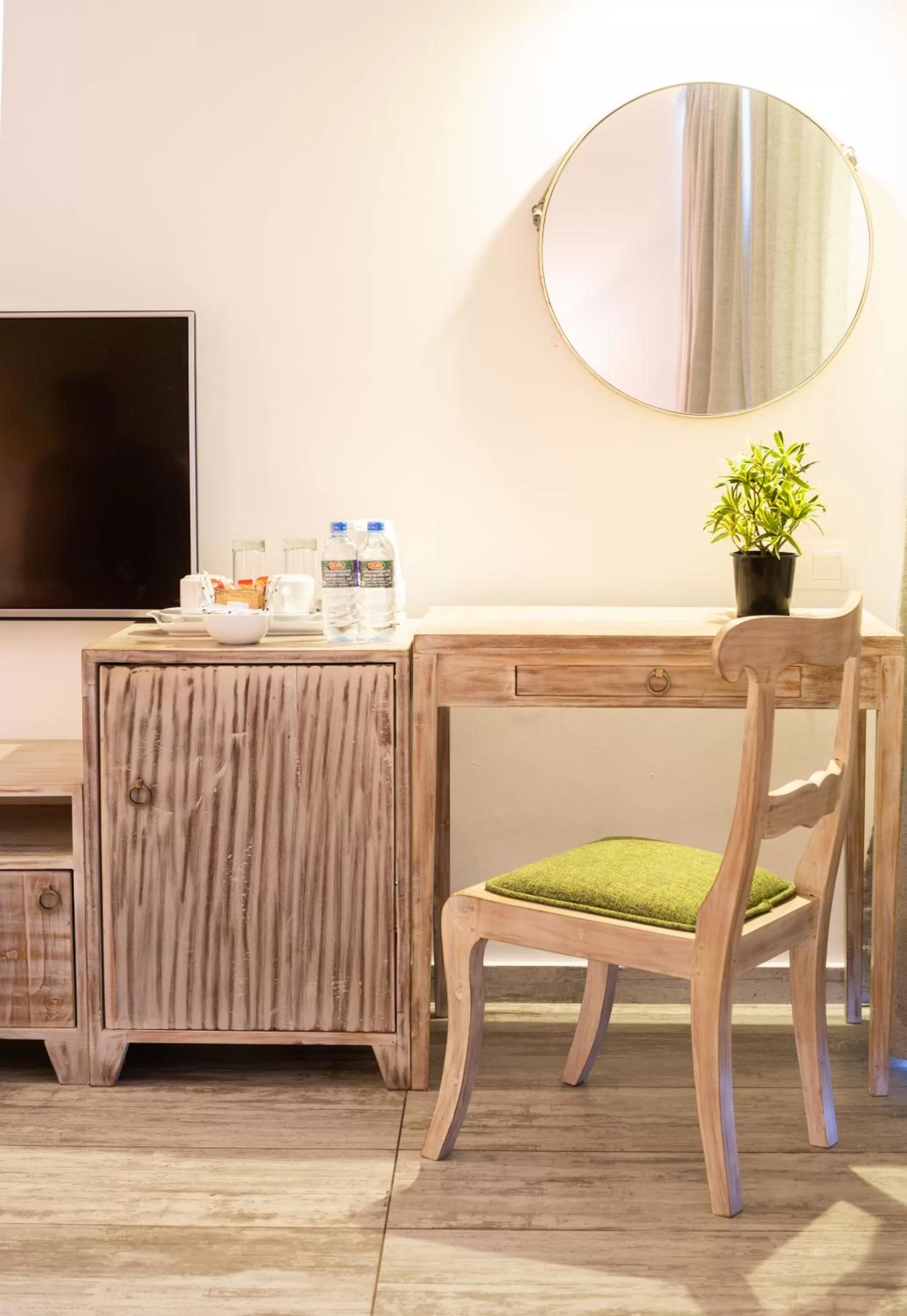 TV and multimedia in Triple O Six