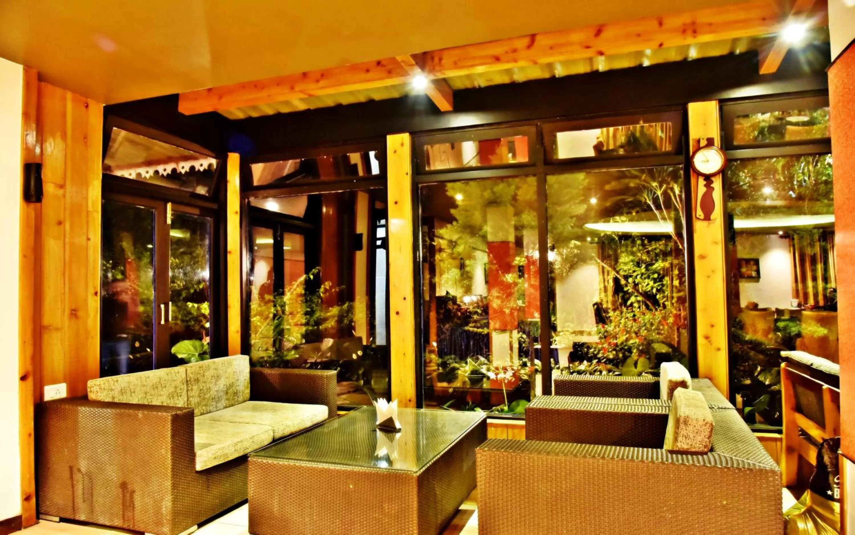 Restaurant/places to eat in Sood's Himalayan Vista