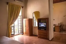 Balcony/Terrace, Bed in Hostal de La Monja