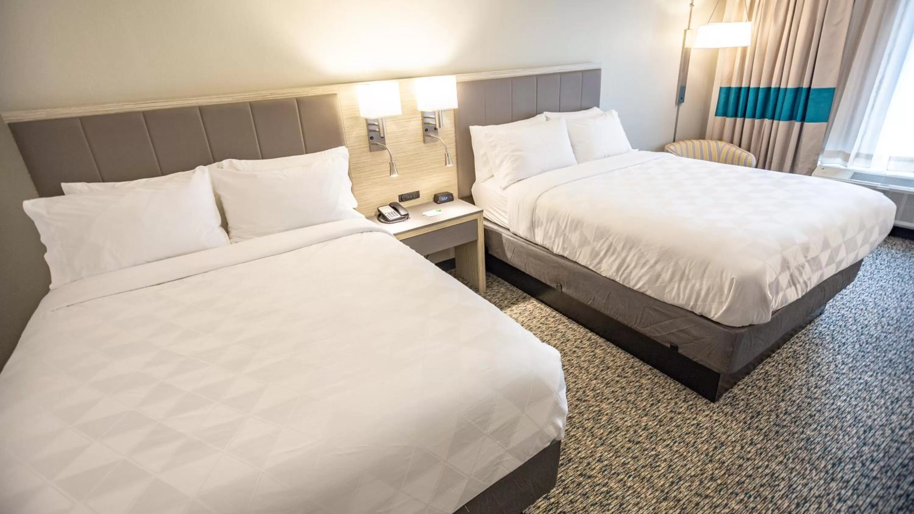 Photo of the whole room, Bed in Holiday Inn Knoxville N - Merchant Drive by IHG