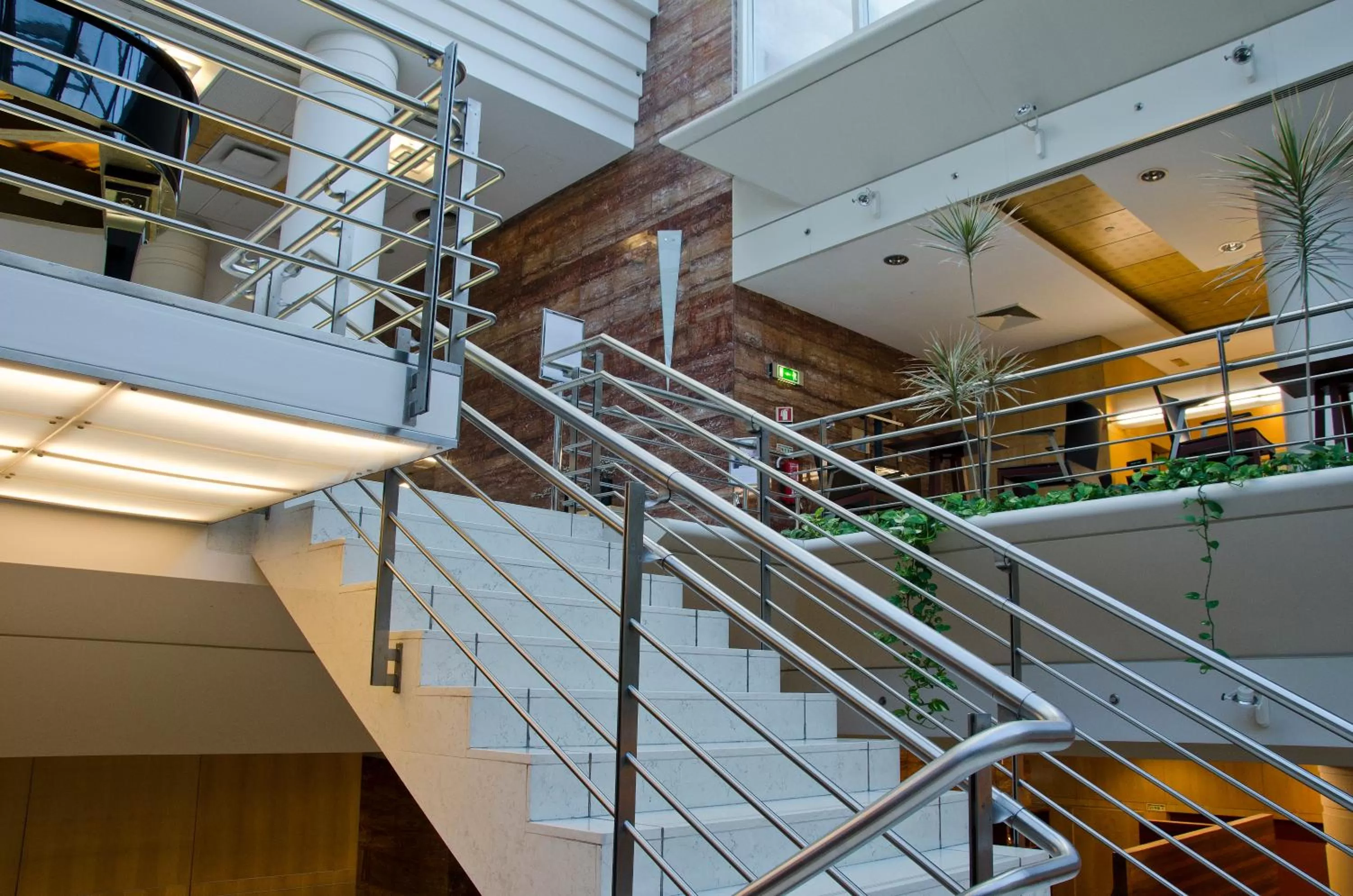 Lobby or reception in VIP Executive Entrecampos Hotel & Conference