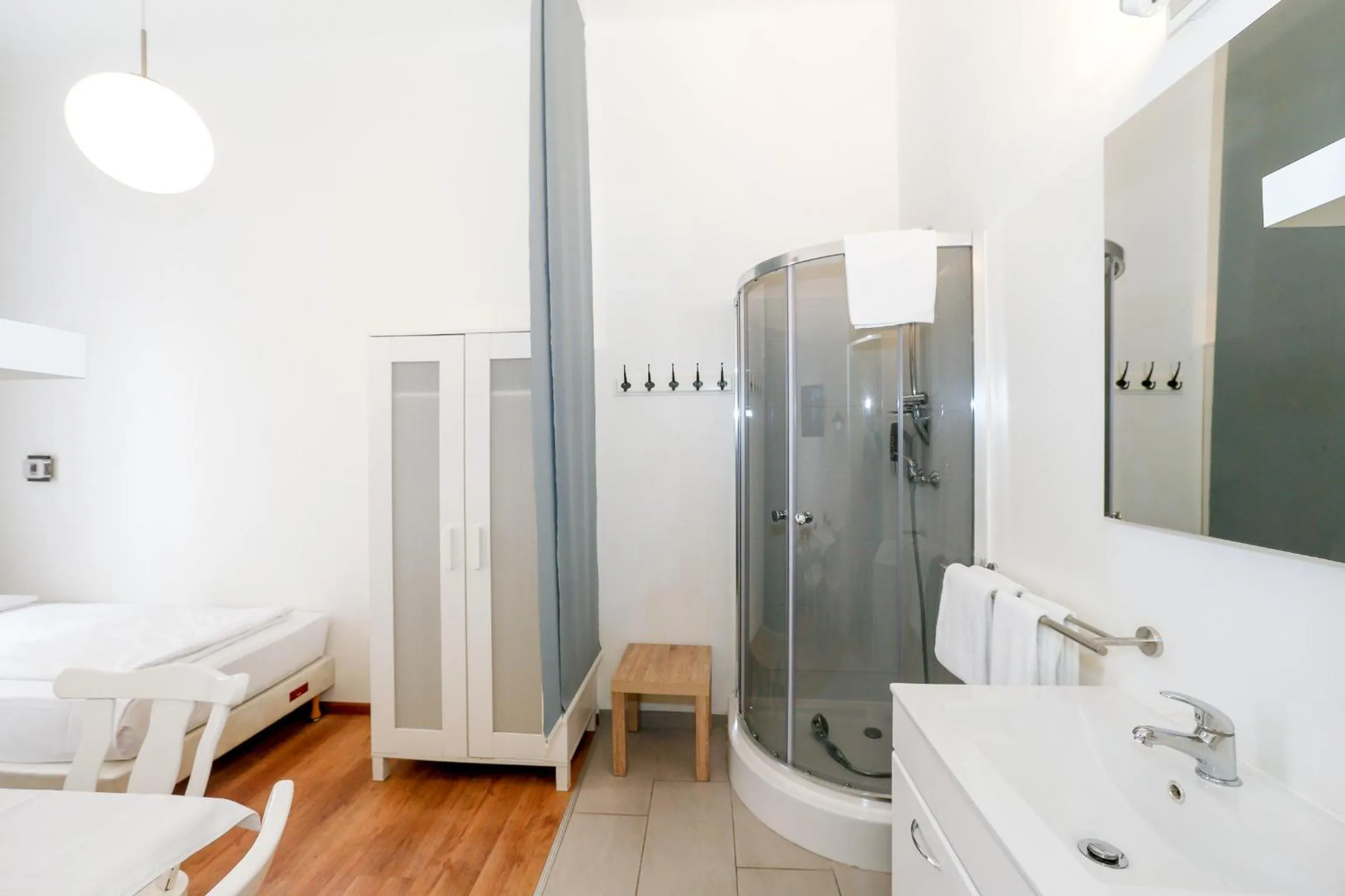 Bed in Timeout City Hotel, 5 min to city center, Self Check In