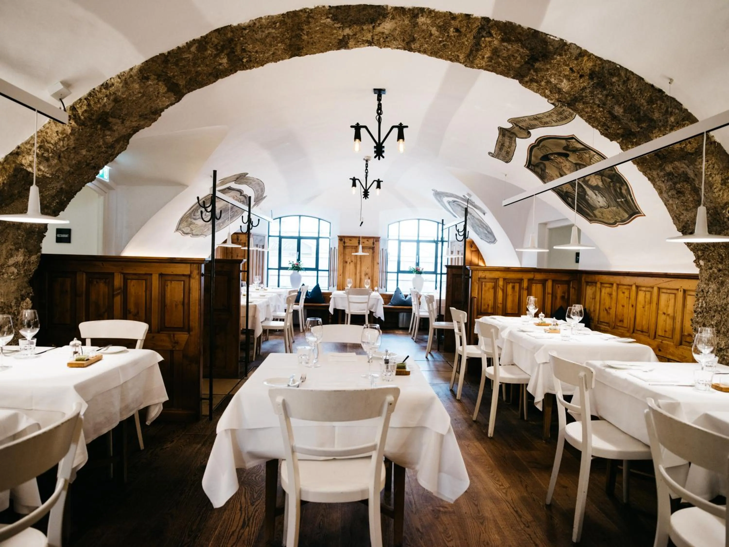 Restaurant/places to eat in artHotel Blaue Gans