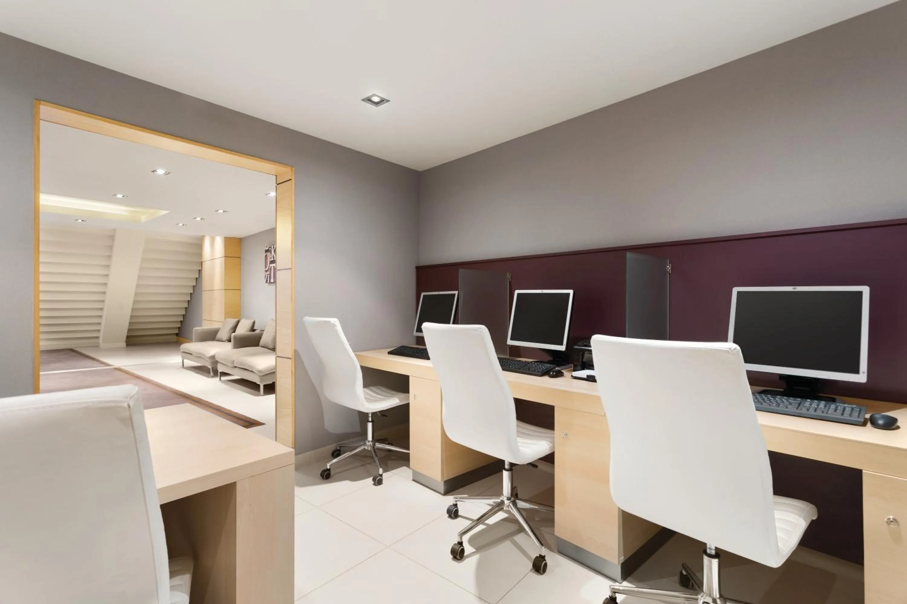 Business facilities in Hotel Ramada Pitesti