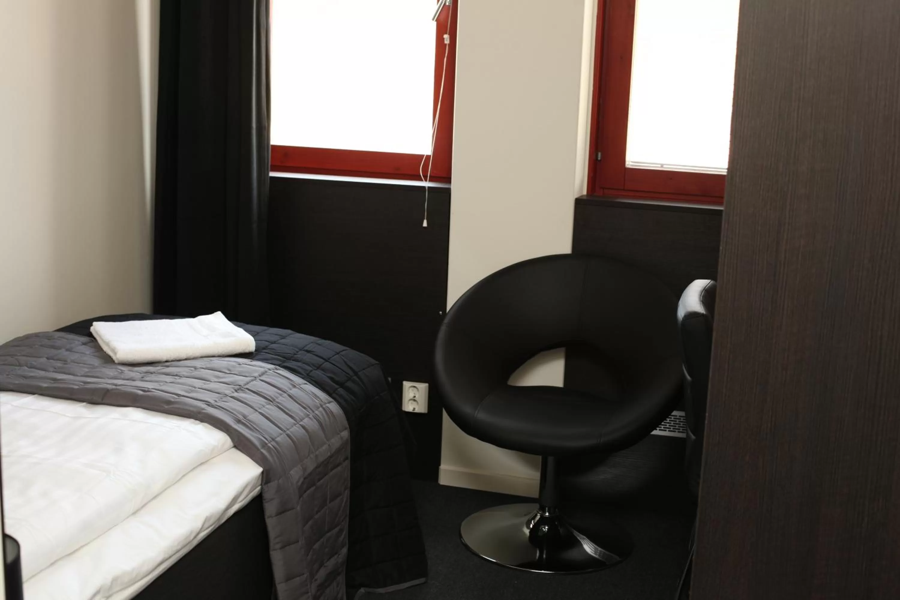 Photo of the whole room, Bed in Nacka Stadshotell