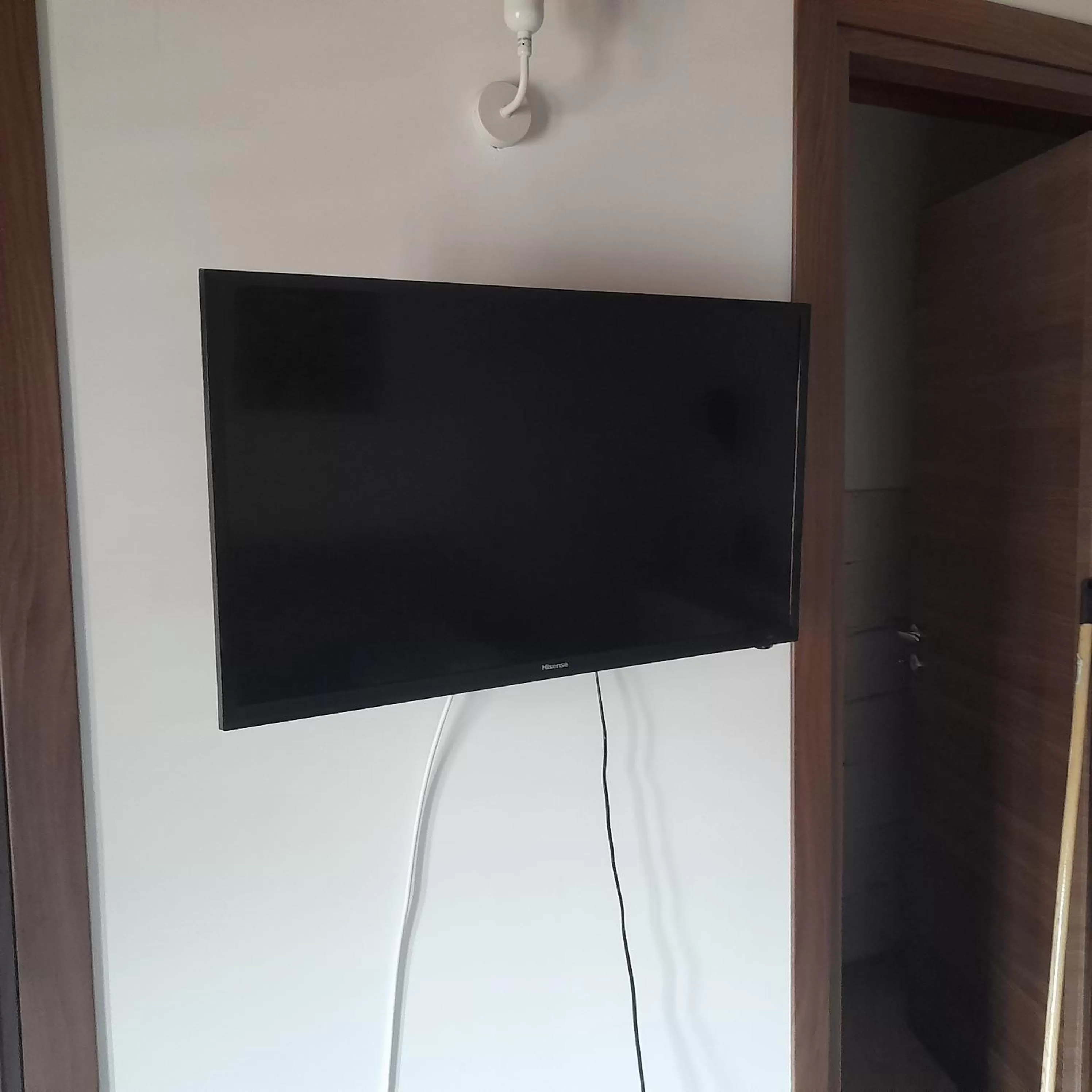 TV and multimedia, TV/Entertainment Center in Enzo'S Suite