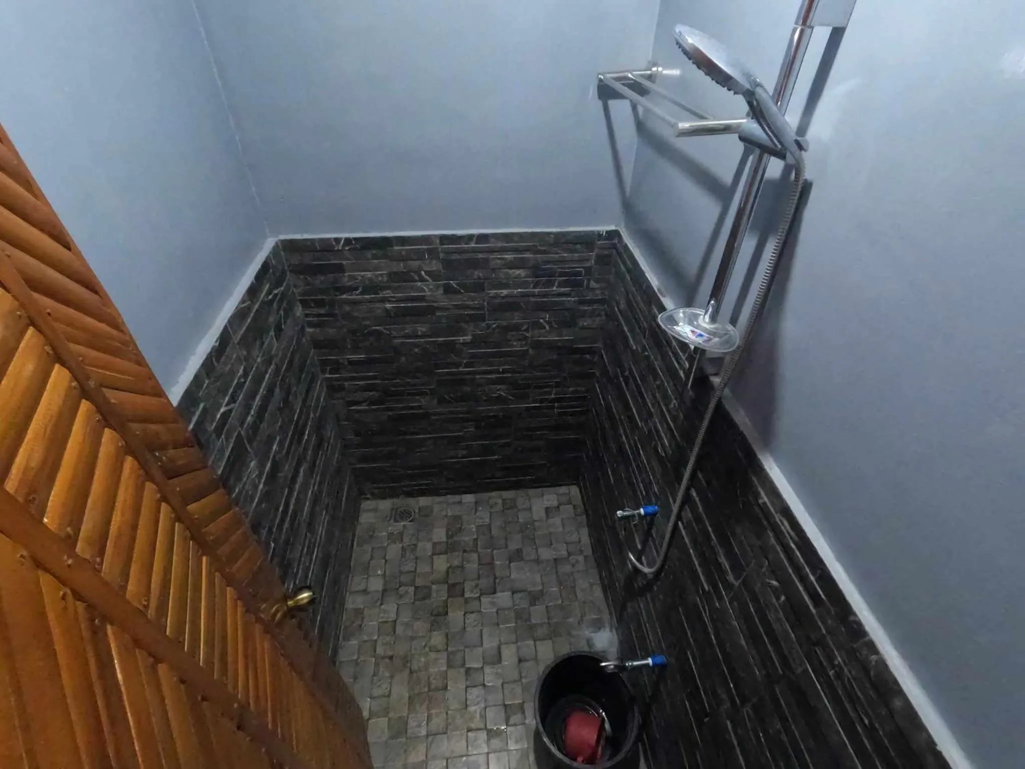 Shower in Gratum Beach Resort