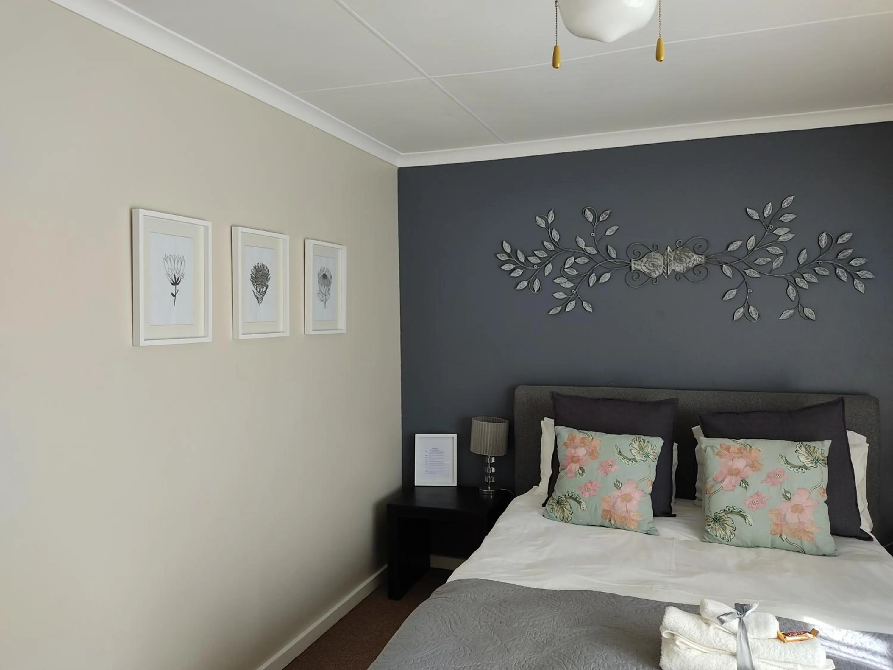 Decorative detail, Bed in Palm Beach Guesthouse