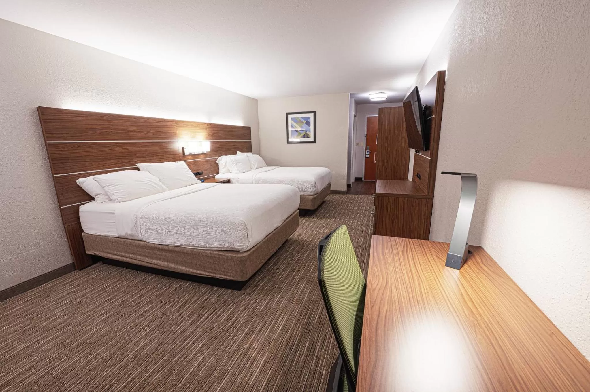 Photo of the whole room, Bed in Holiday Inn Express Hotel & Suites East Lansing by IHG
