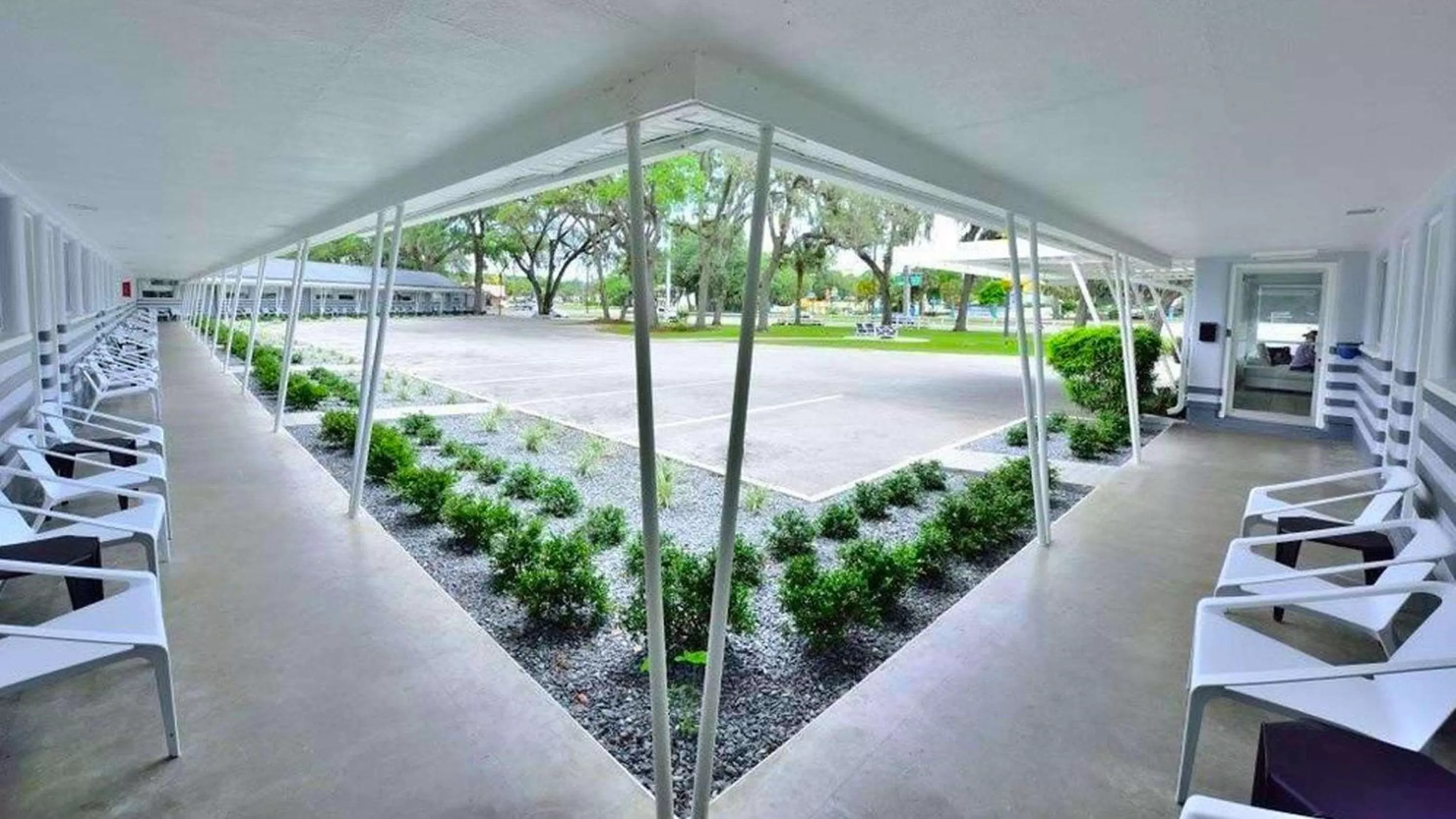 Property building in Sun Plaza Motel