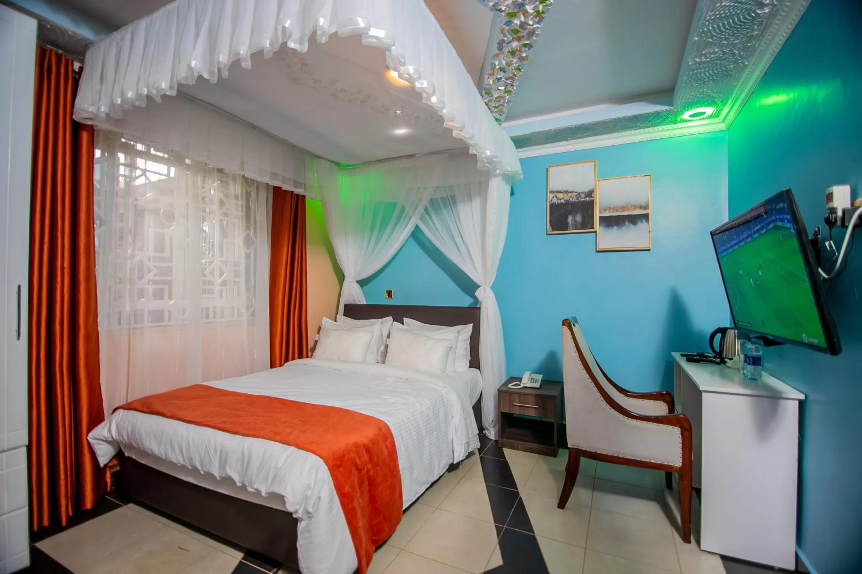 Bed in Lovely Garden Guest Home