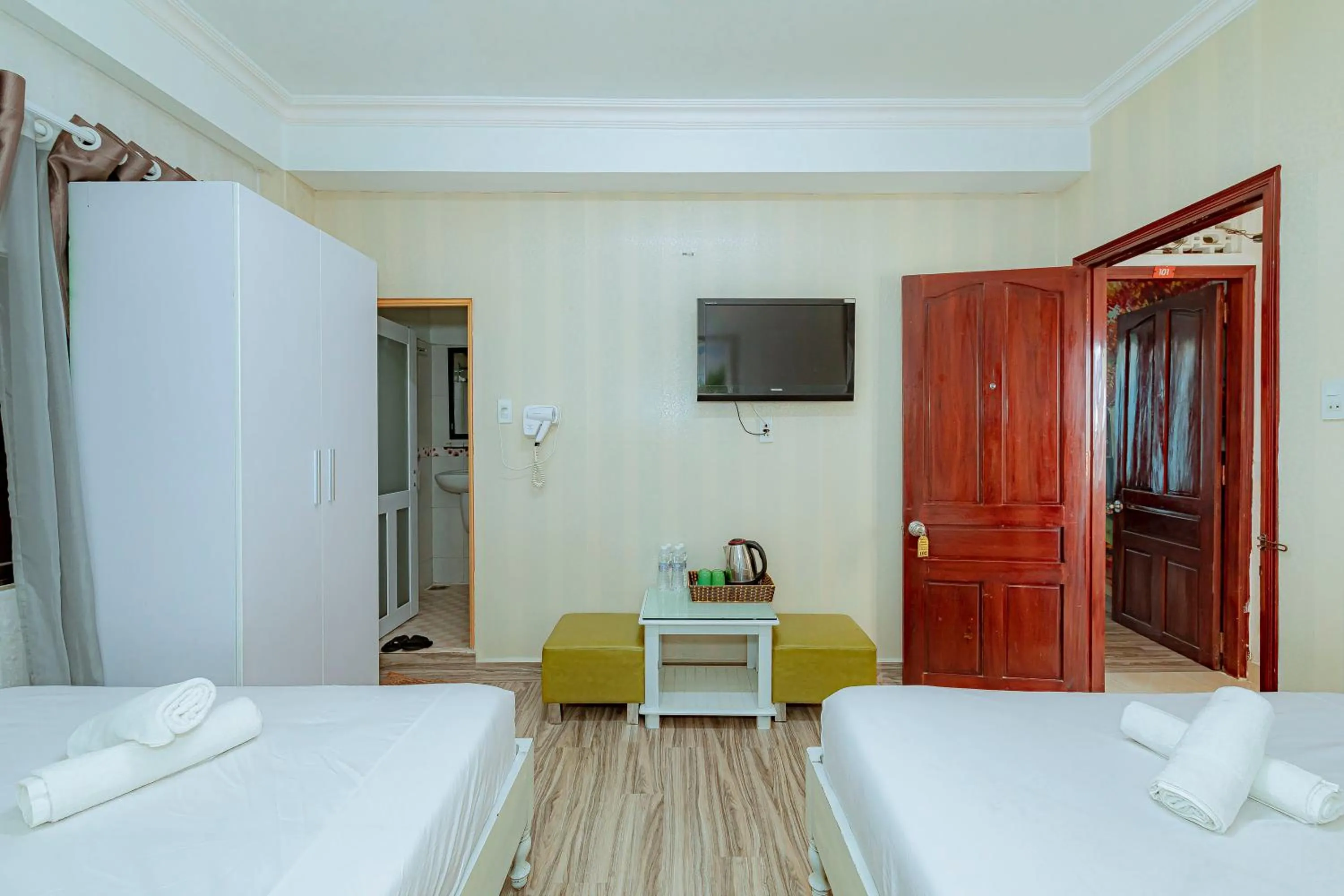 Ken's Backpackers Hotel