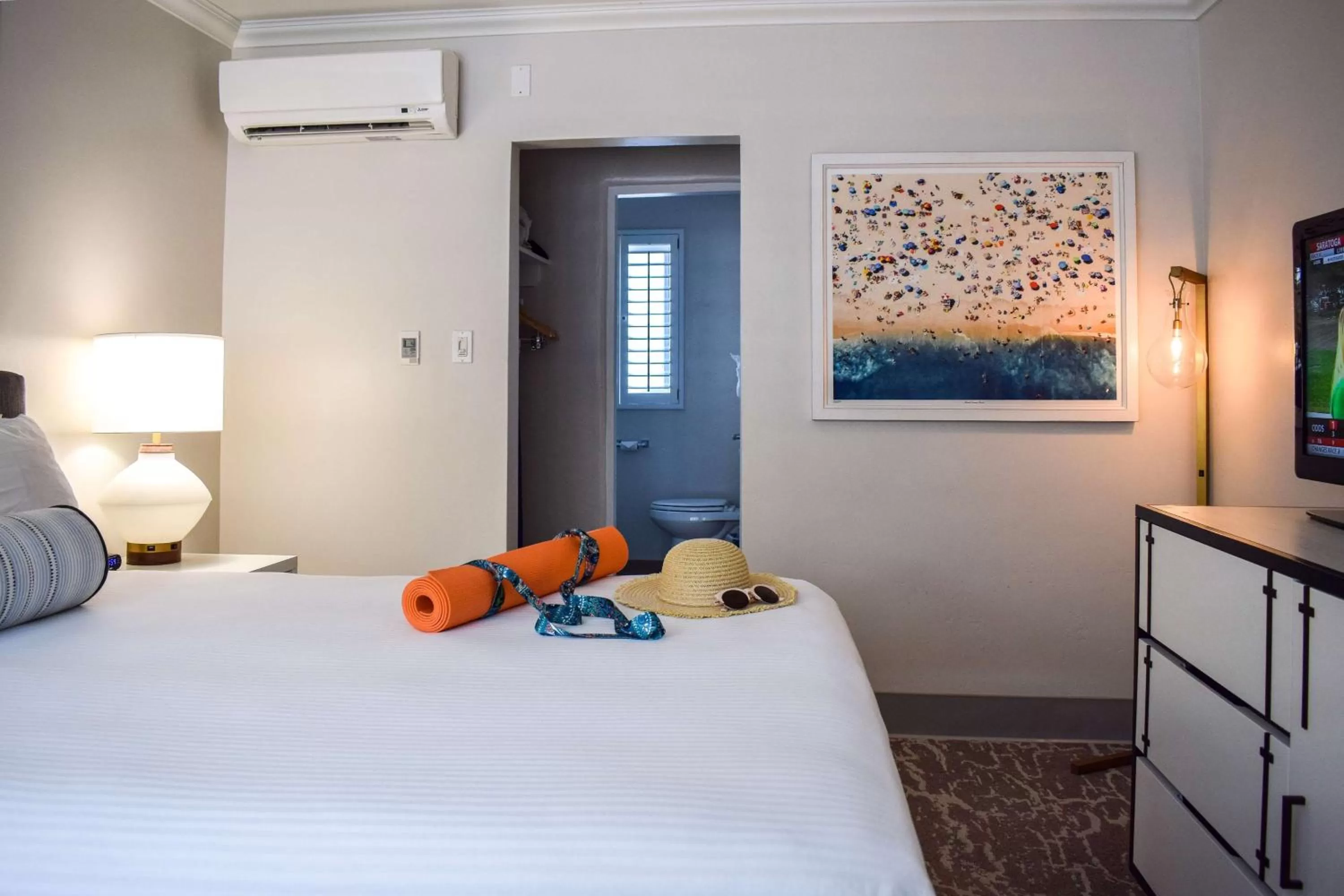 Photo of the whole room, Bed in Beachside Inn