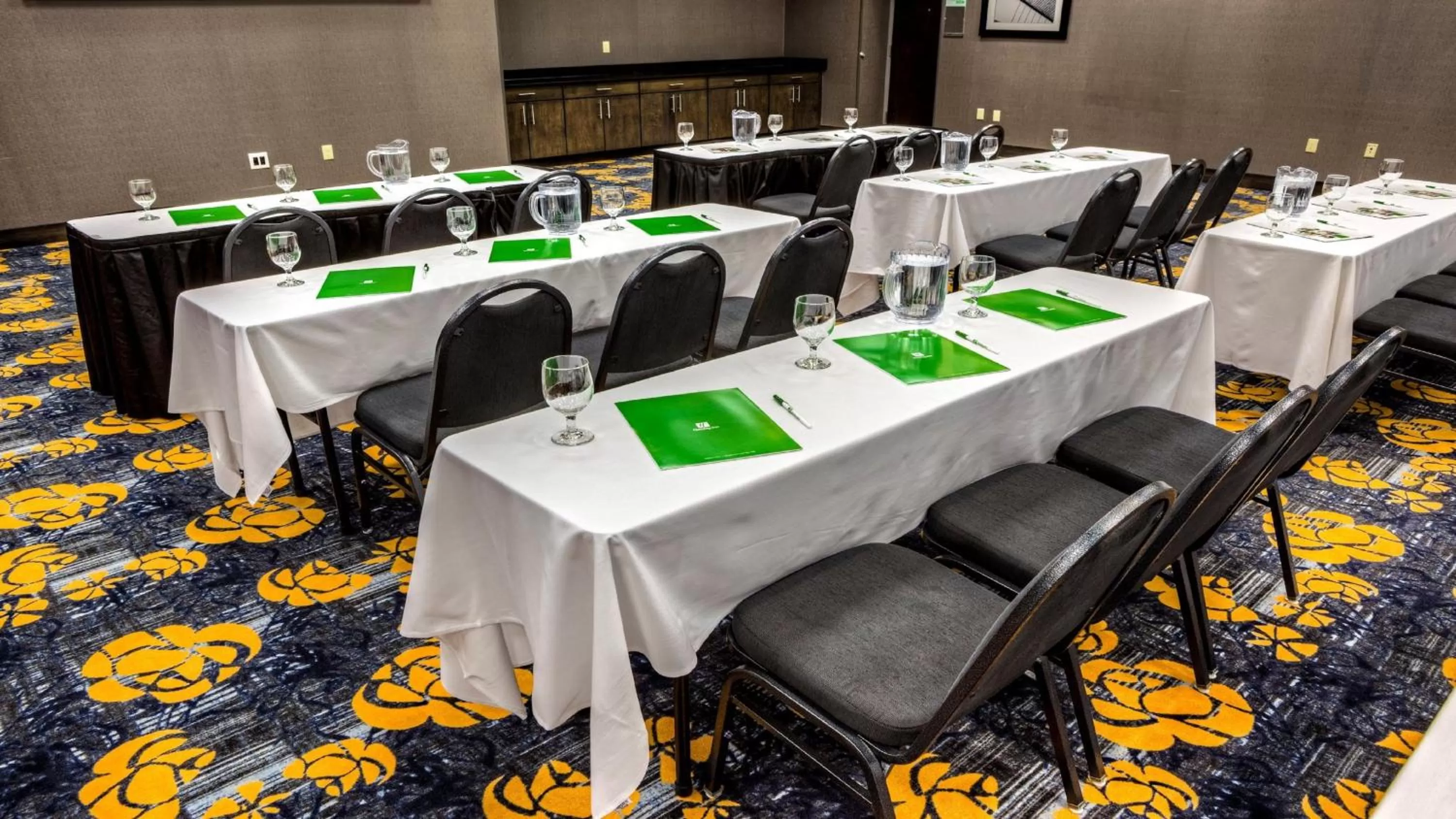 Meeting/conference room in Holiday Inn Cleveland Northeast - Mentor by IHG