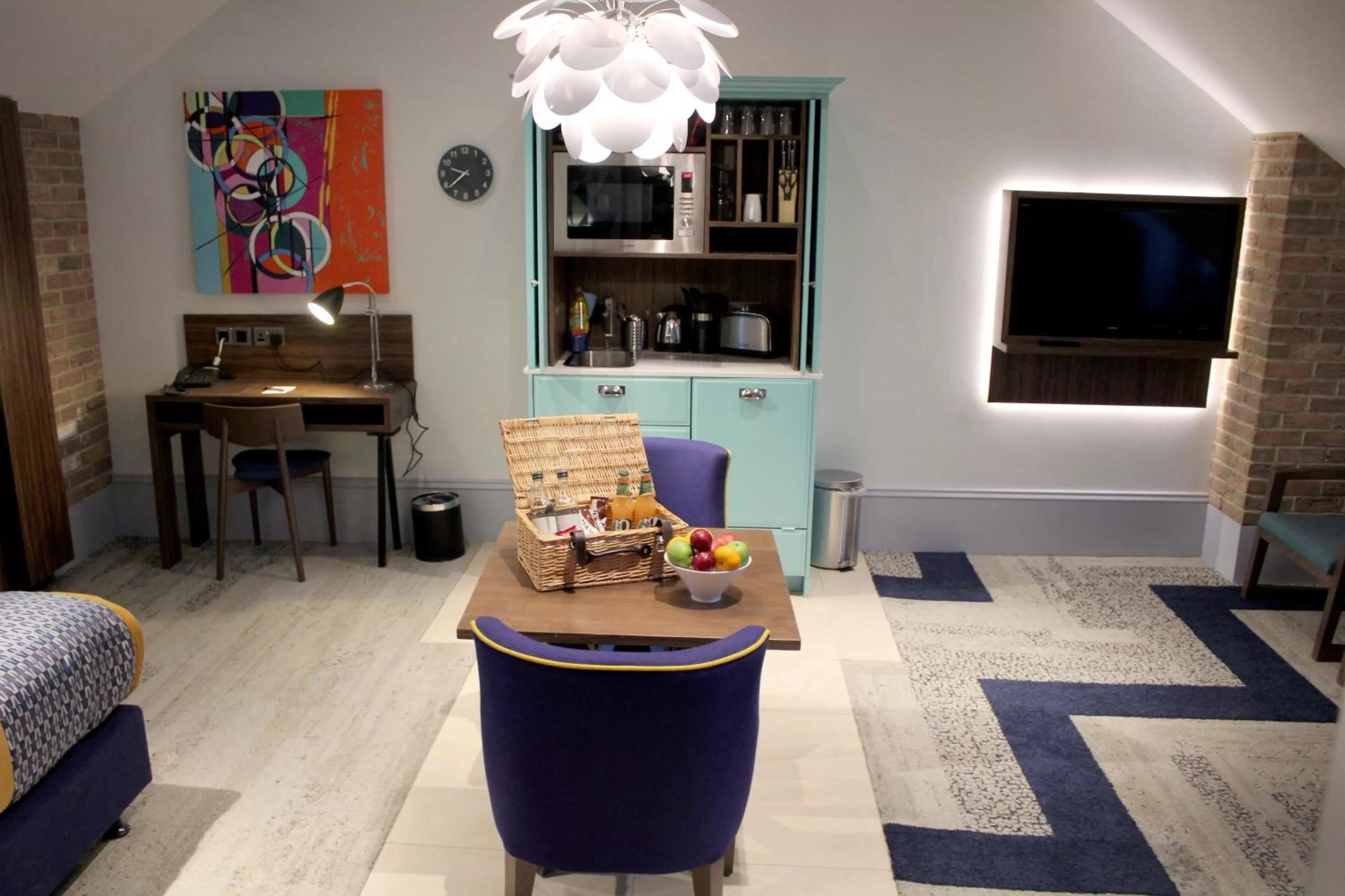 TV and multimedia in 91 Aparthotel Jesmond Road