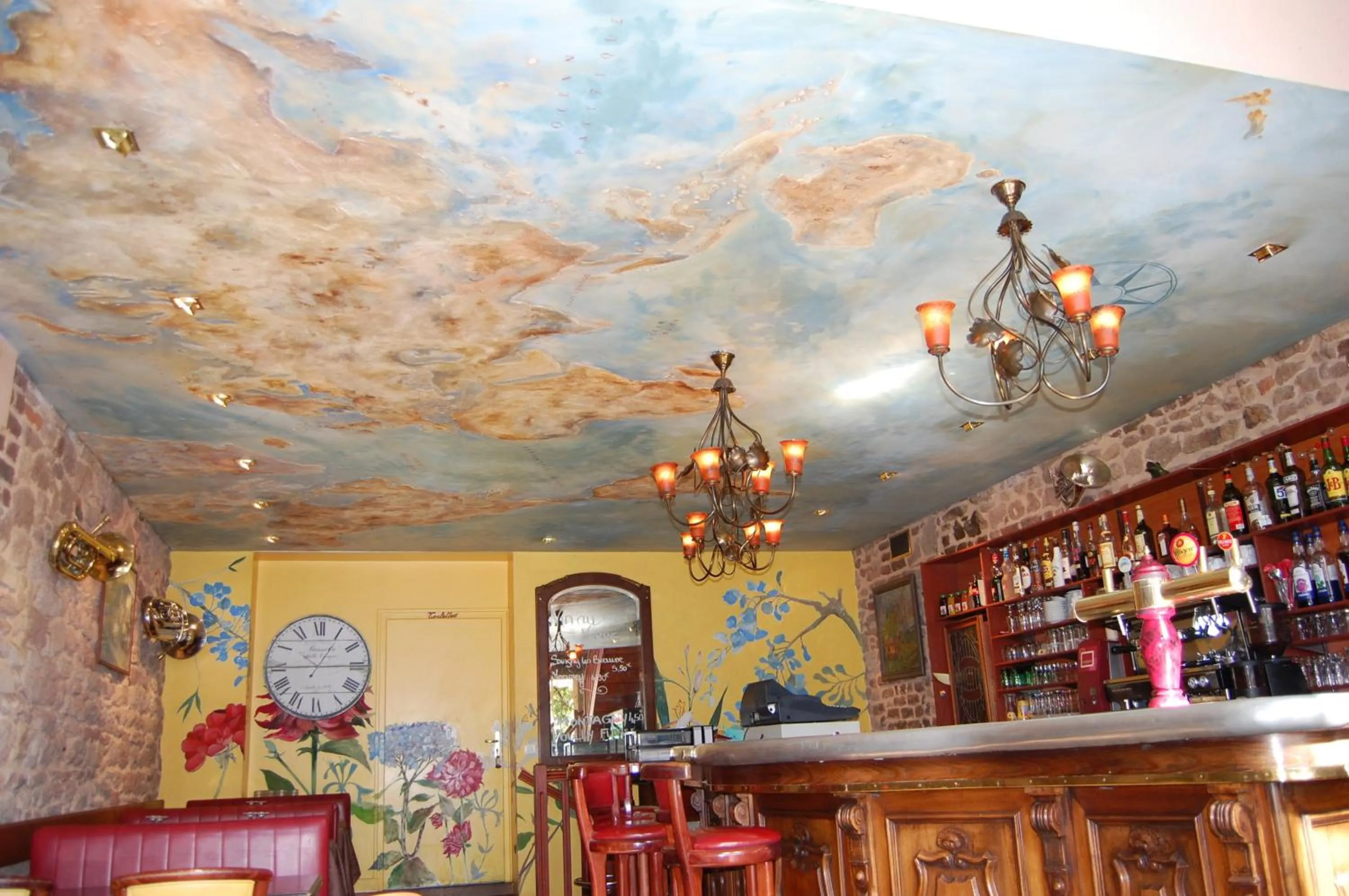 Lounge or bar in Hôtel Restaurant La Belle Epoque